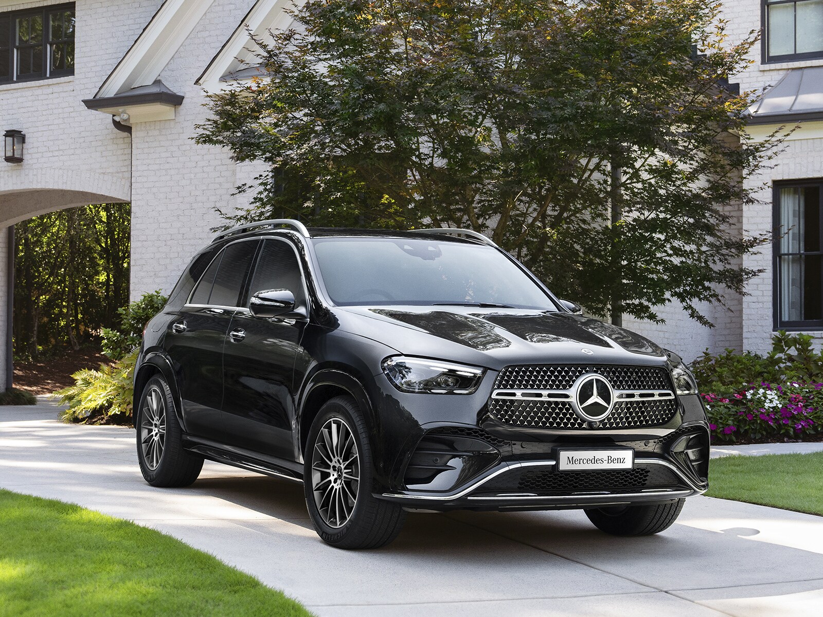 The front view of the GLE 300 d 4MATIC Edition 7 SUV