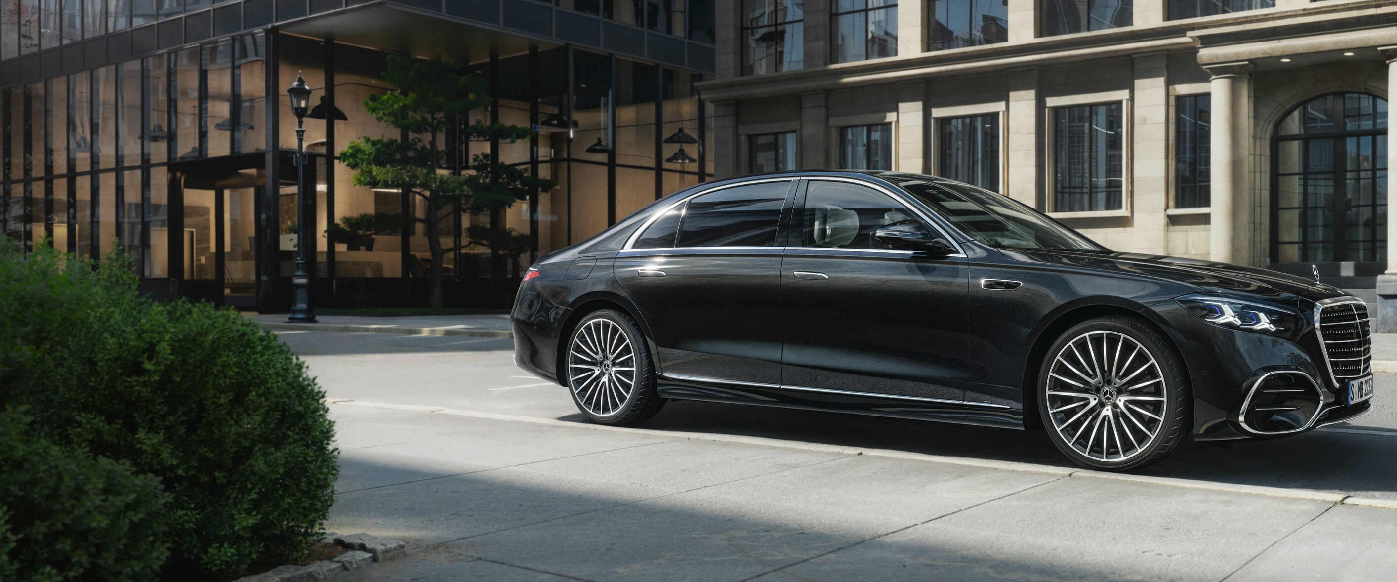 The new Mercedes-Benz S-Class Saloon Long in a close side view.