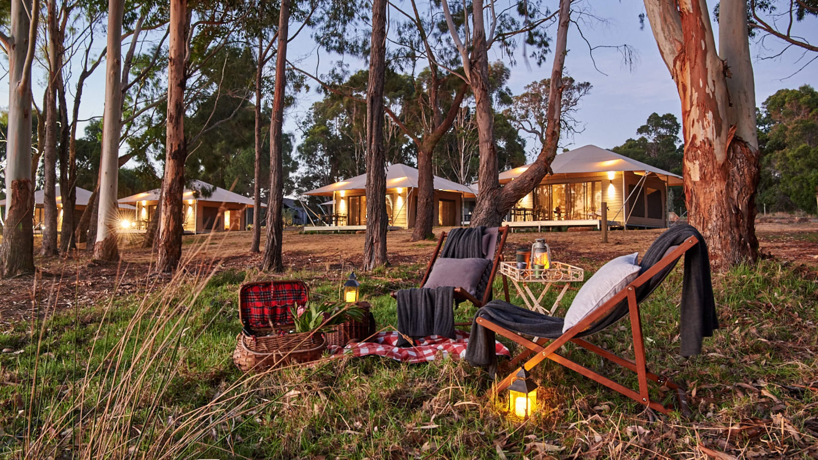 Olio Bello lakeside glamping Cabins and a picnic setting