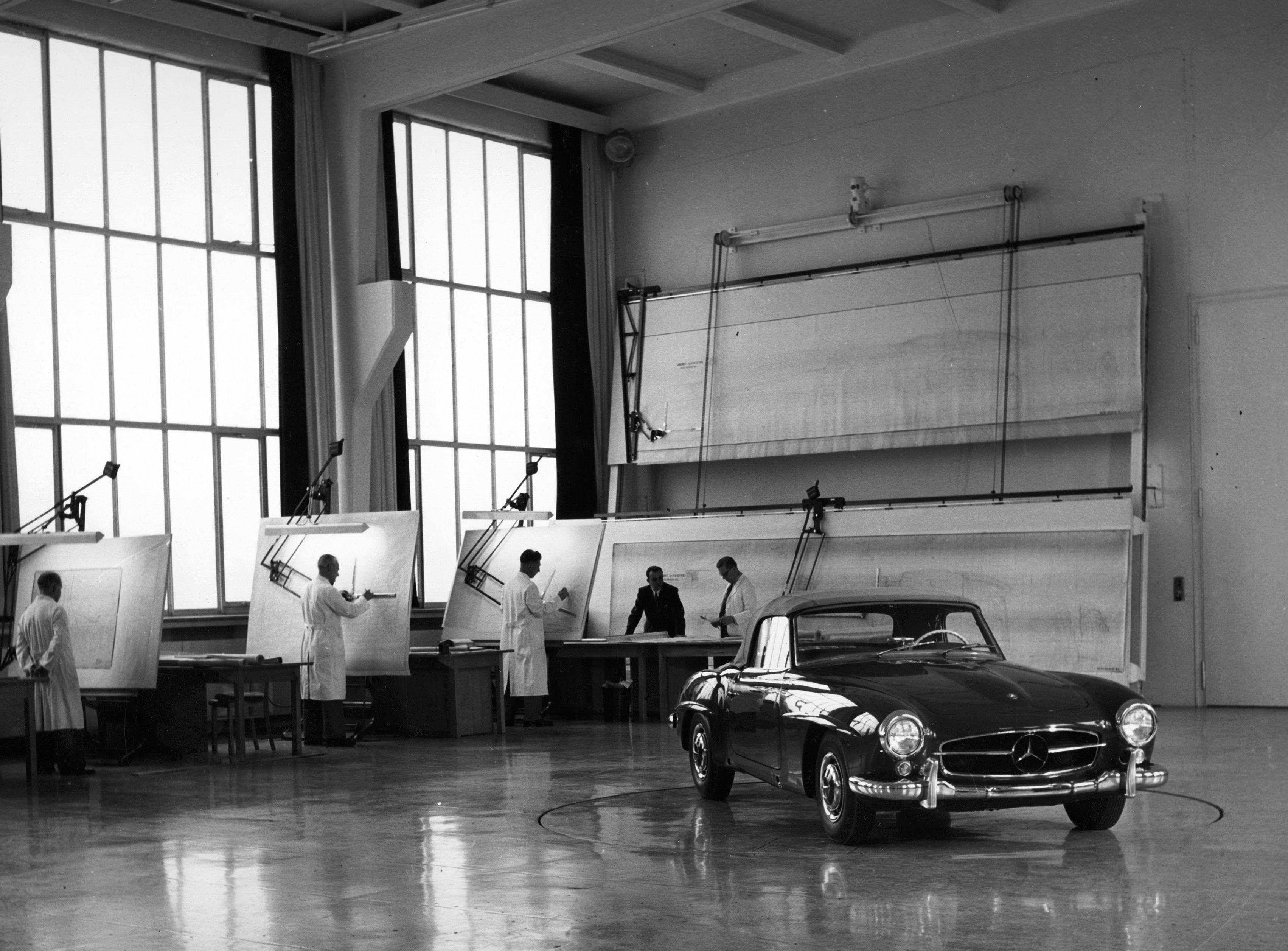 Mercedes-Benz 190 SL in the design engineering office in 1955. Image credit/photographer: Mercedes-Benz Group AG Mercedes-Benz 190 SL in the design engineering office in 1955. Image credit/photographer: Mercedes-Benz Group AG
