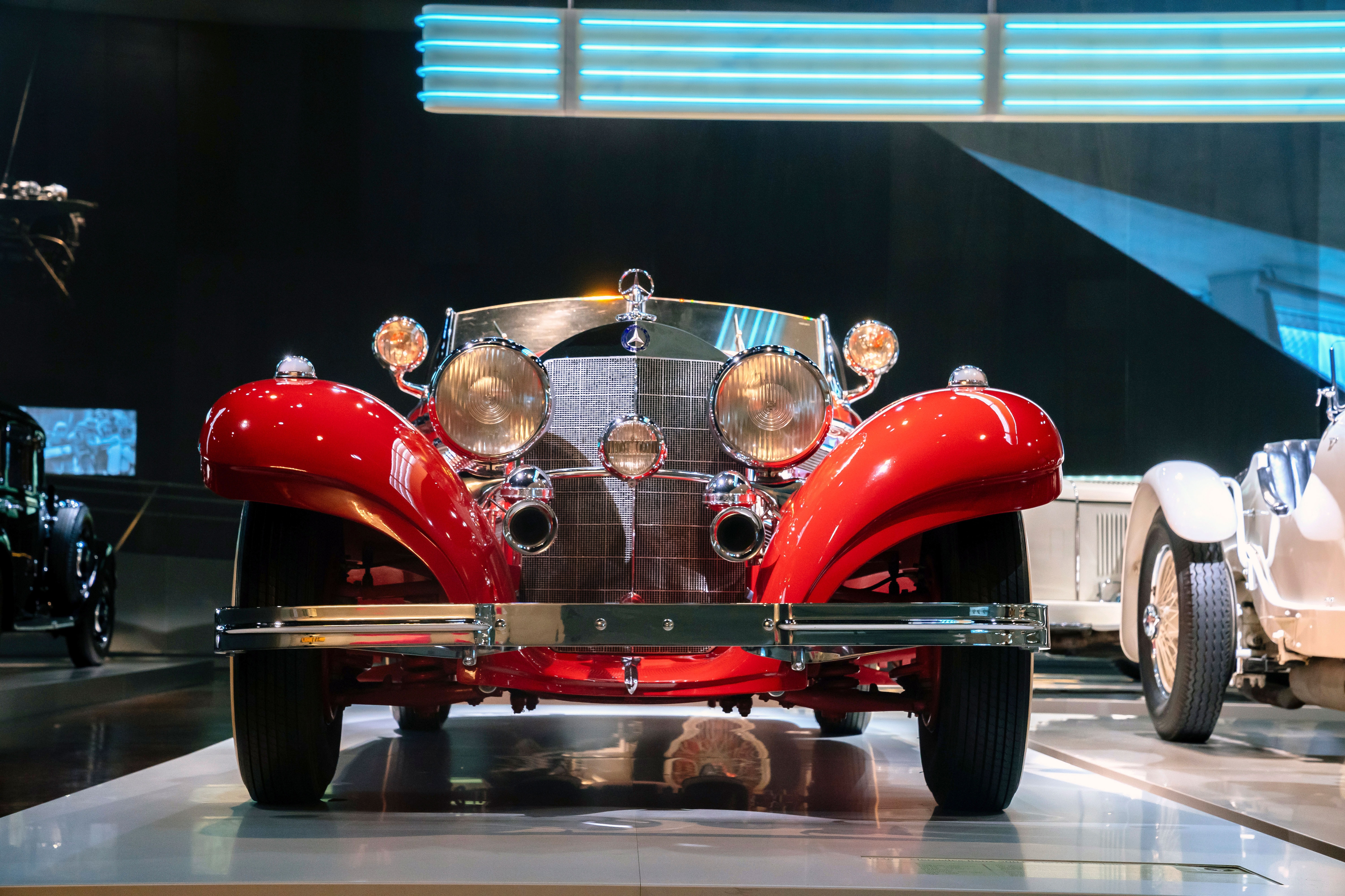 Sculpture in bright red: The Mercedes-Benz 500 K Special Roadster