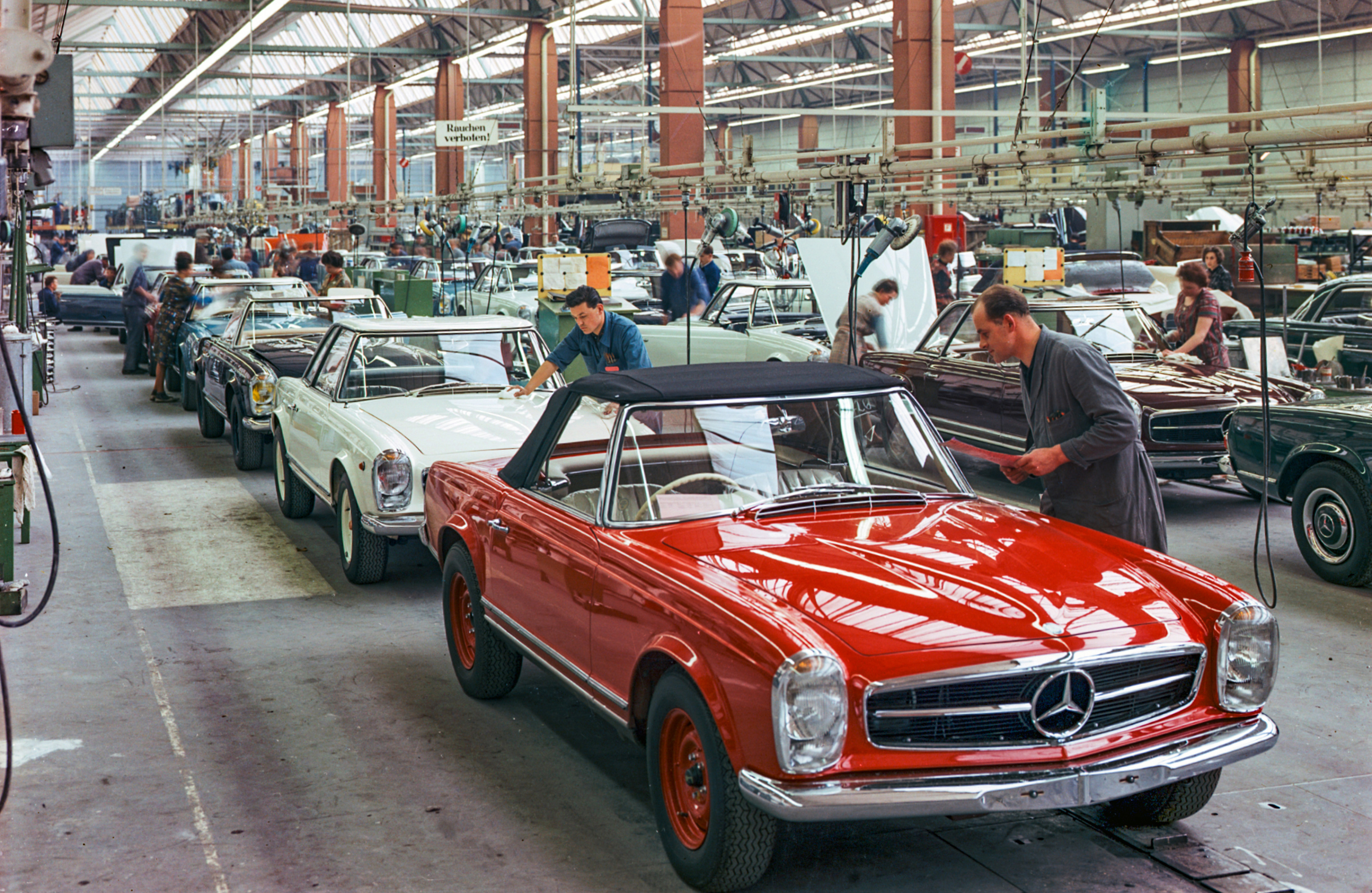 Mercedes-Benz 230 SL ‘Pagoda' Production of the Mercedes-Benz 230 SL ‘Pagoda’. Image credit/photographer: Mercedes-Benz AG