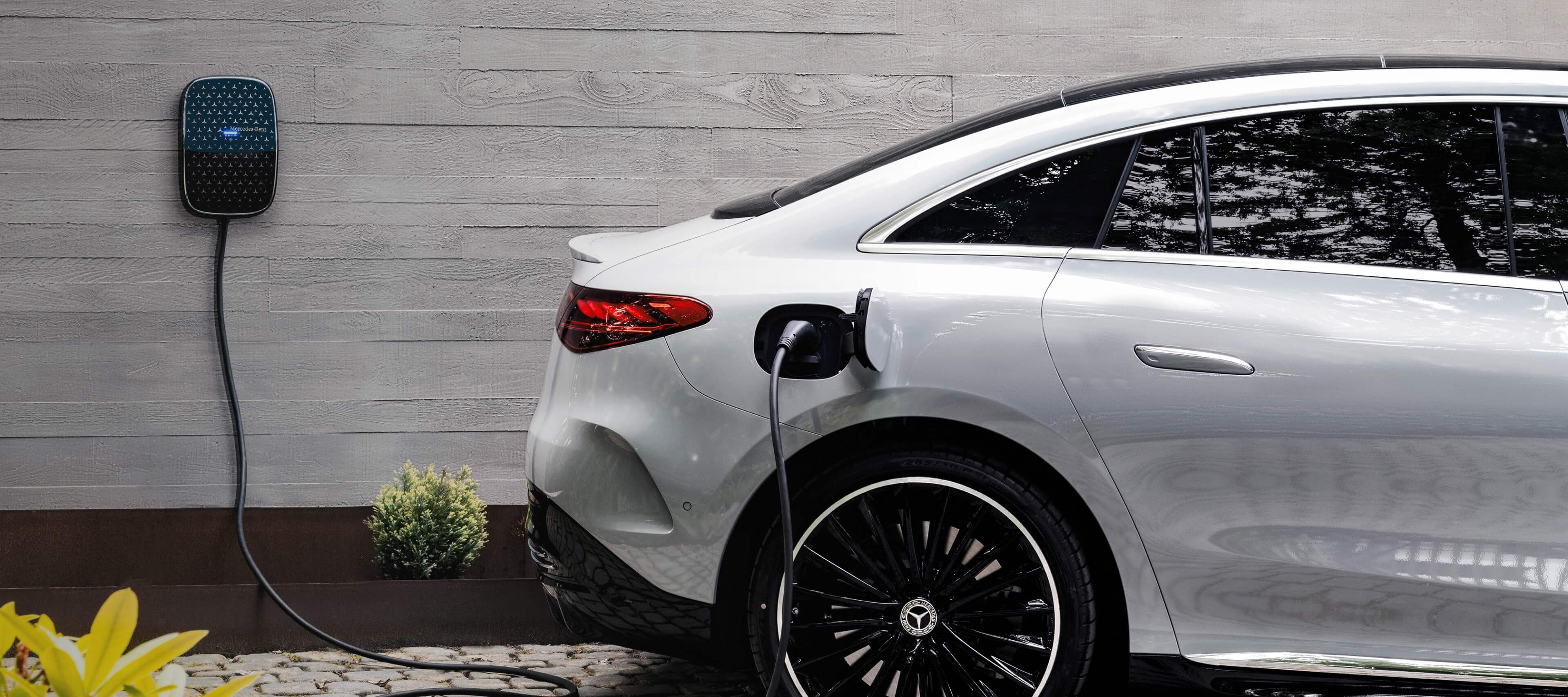 EQS from Mercedes-EQ charging EQS from Mercedes-EQ charging