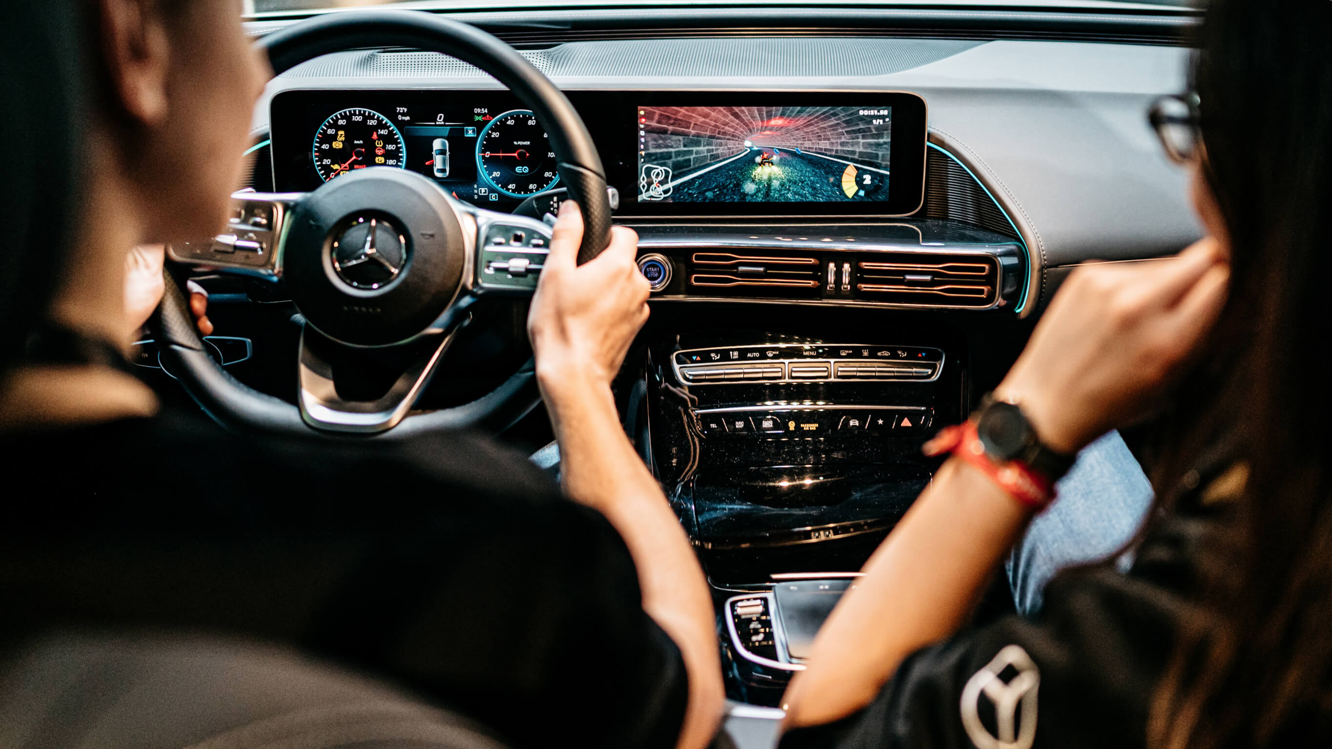 In car gaming in the Mercedes-Benz EQC 400 4MATIC Two people sitting in a car