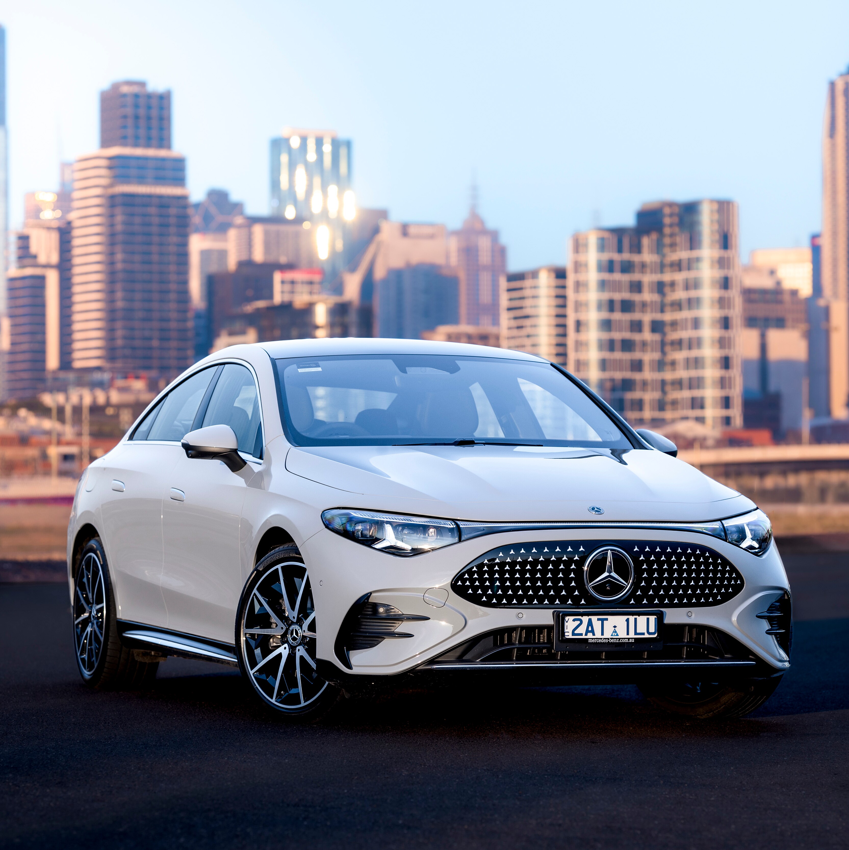 Mercedes-Benz CLA 350 4MATIC electric