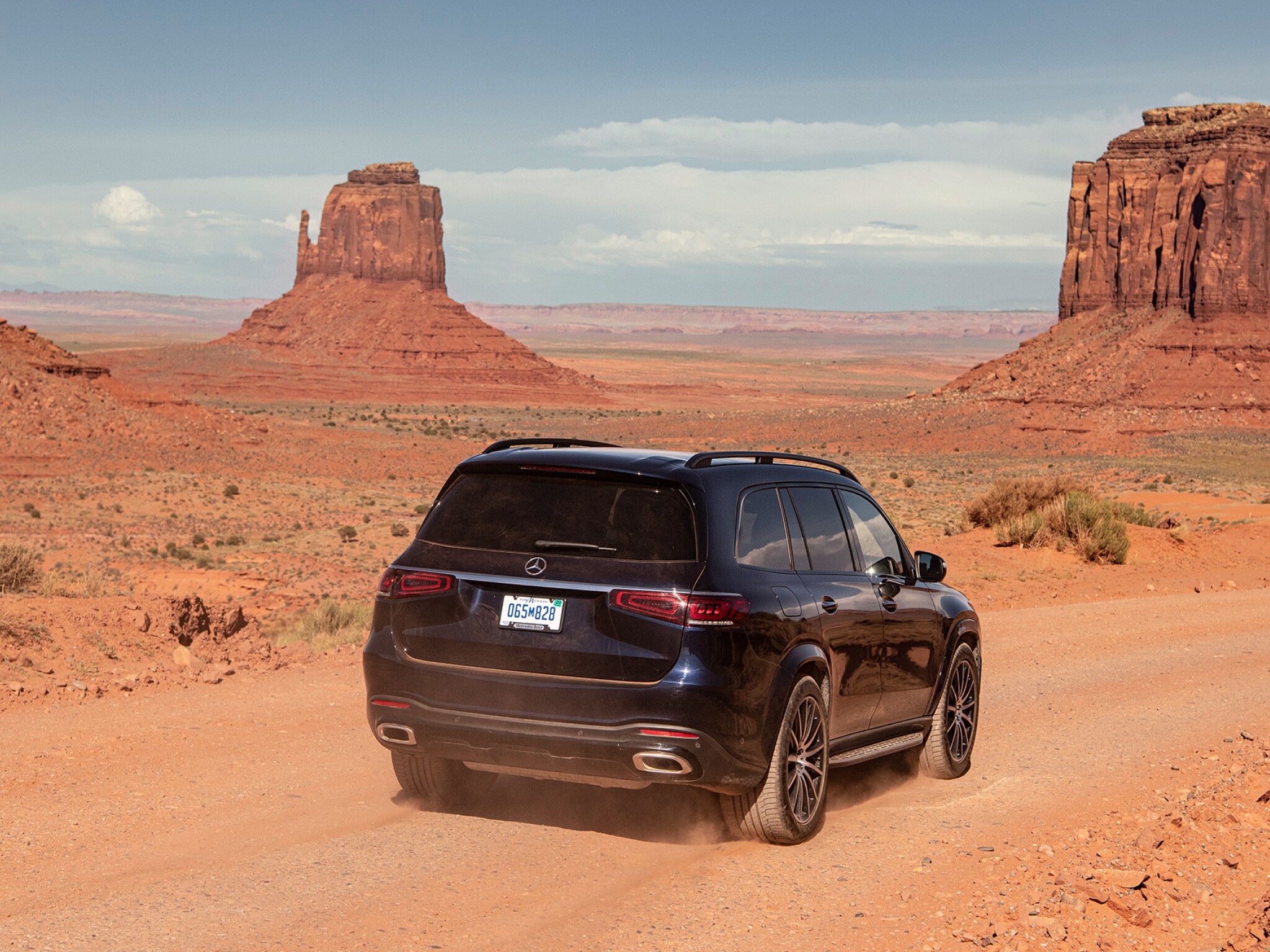 A black Mercedes-Benz GLS in the Utah desert. 