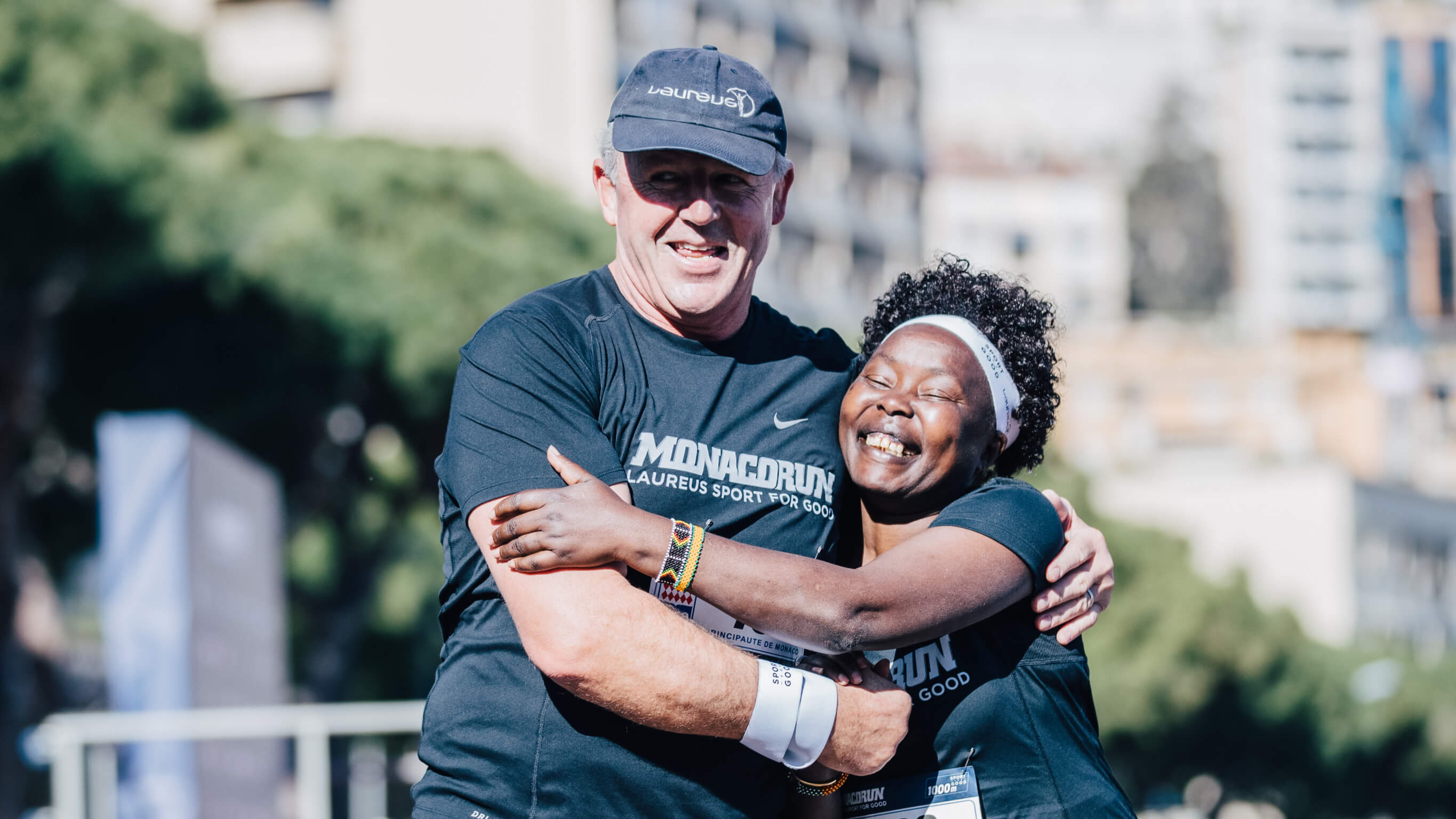 Sean1 Laureus Chairman Sean Fitzpatrick hugs Laureus Academy Member Tegla Louroupe after finishing in the 1000m Sport for Good Run.
