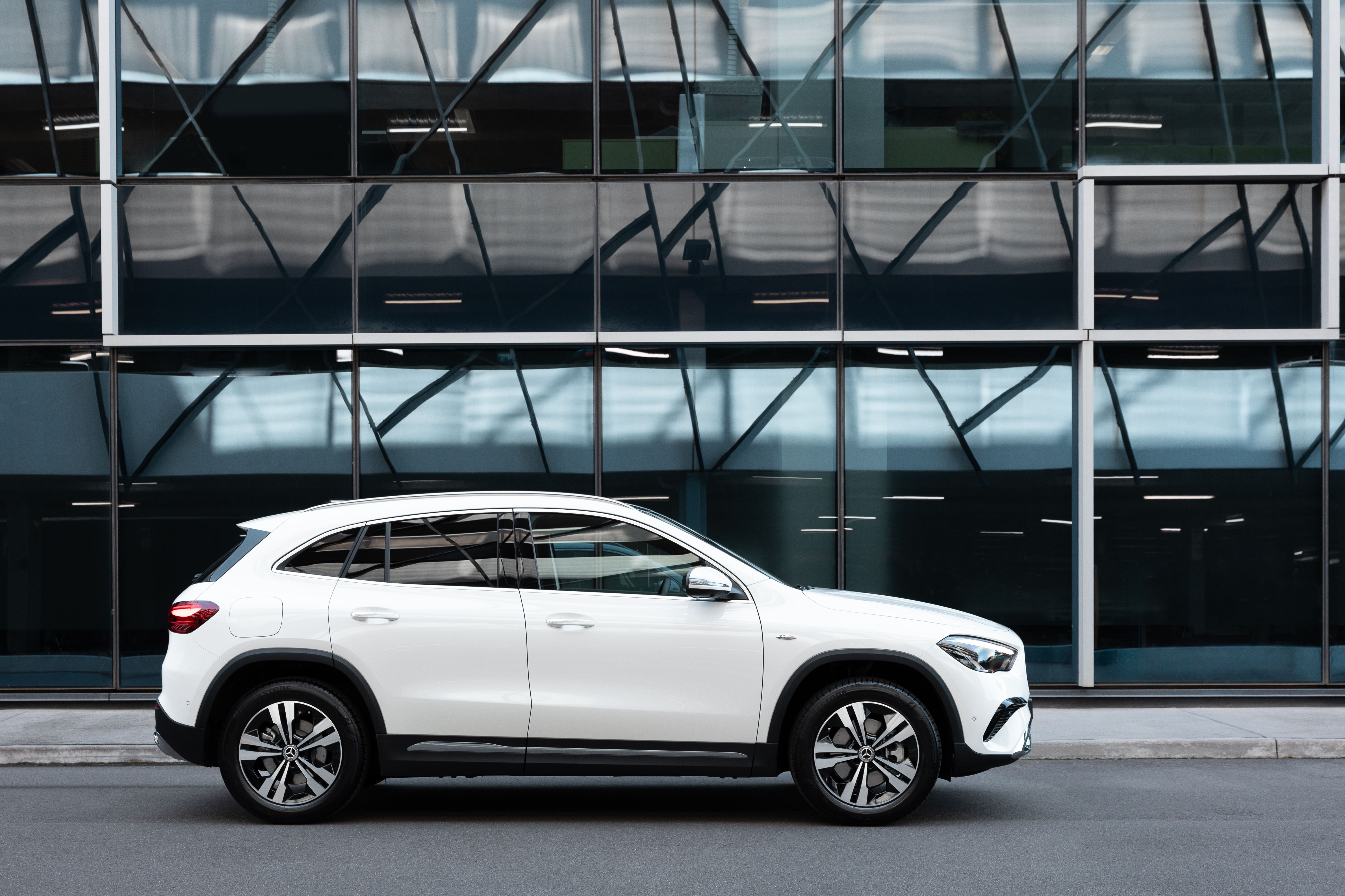 Mercedes-Benz GLA 250 e A white Mercedes-Benz GLA 250 e parked in front of a building