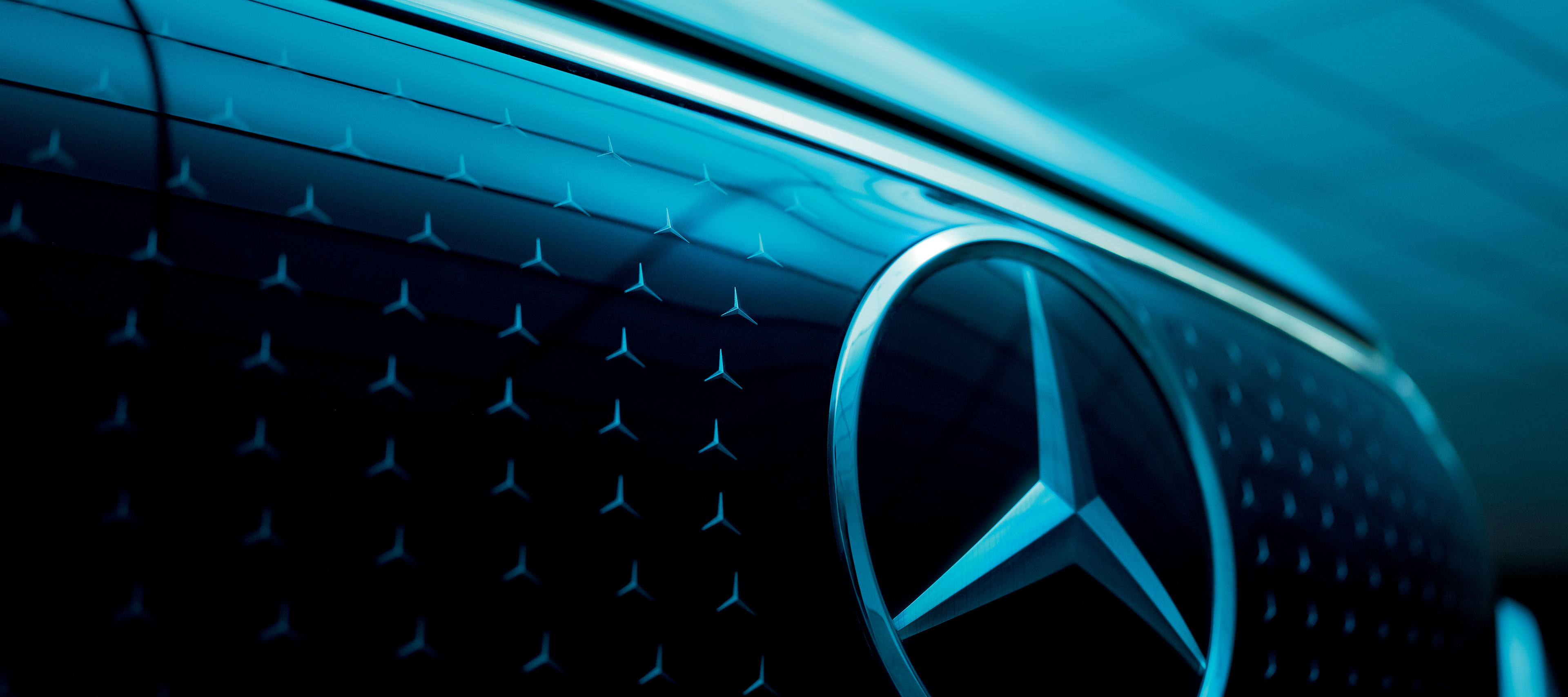 Electric solutions with Mercedes-Benz Financial. Front of an electric Mercedes-Benz vehicle.