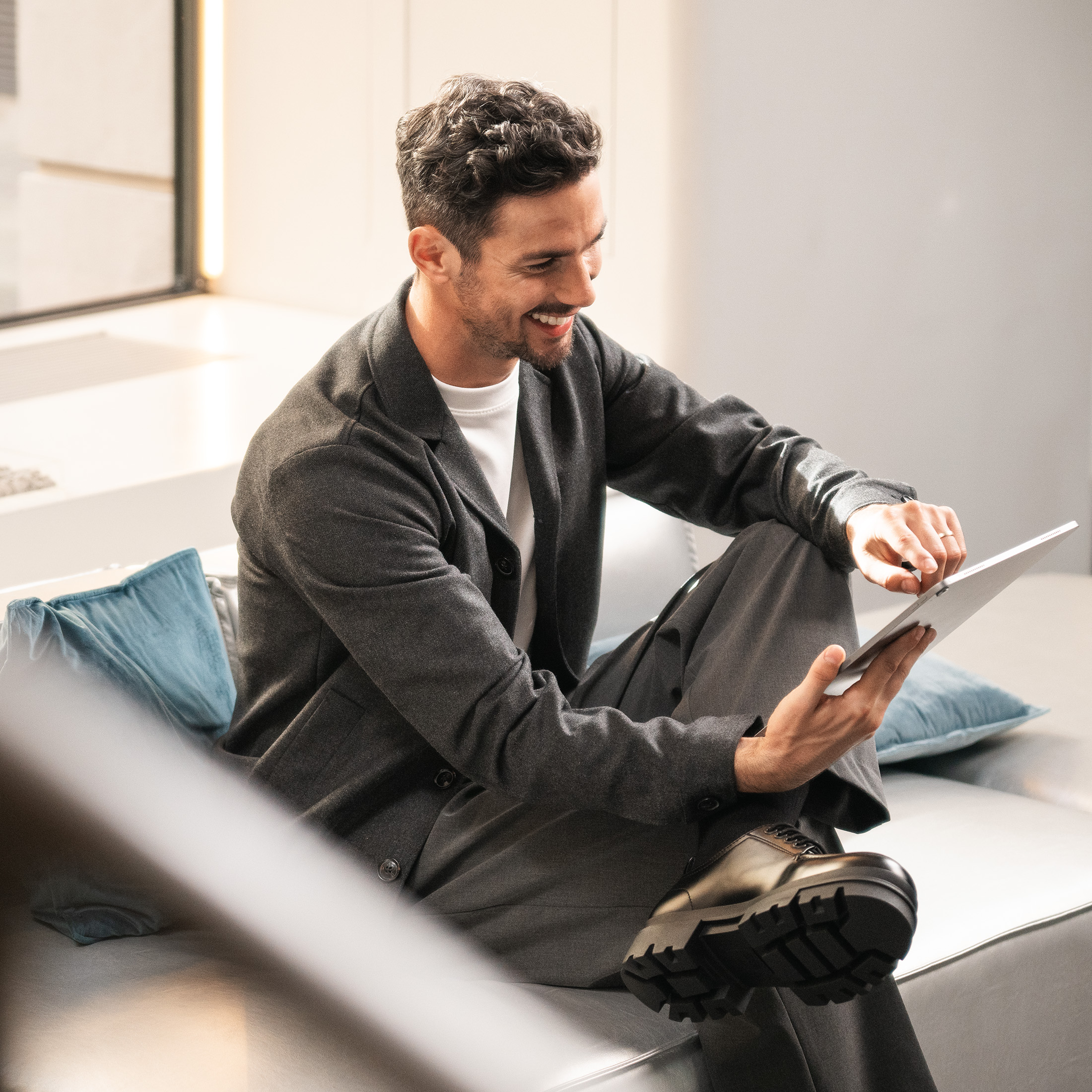 Access your finance anytime online through the Mercedes-Benz Finance app A person on their tablet using the Mercedes-Benz Finance App.