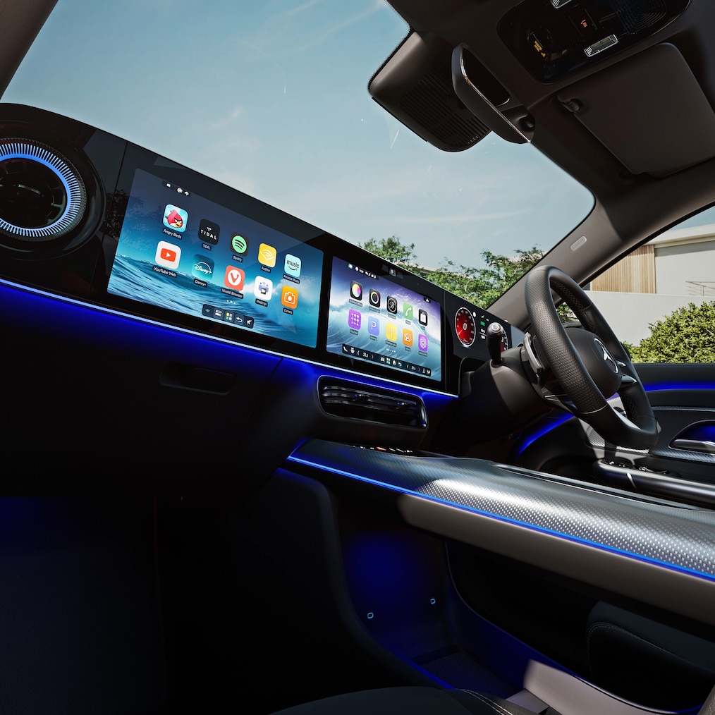 The SKY CONTROL panoramic roof ot the all-new electric GLB.