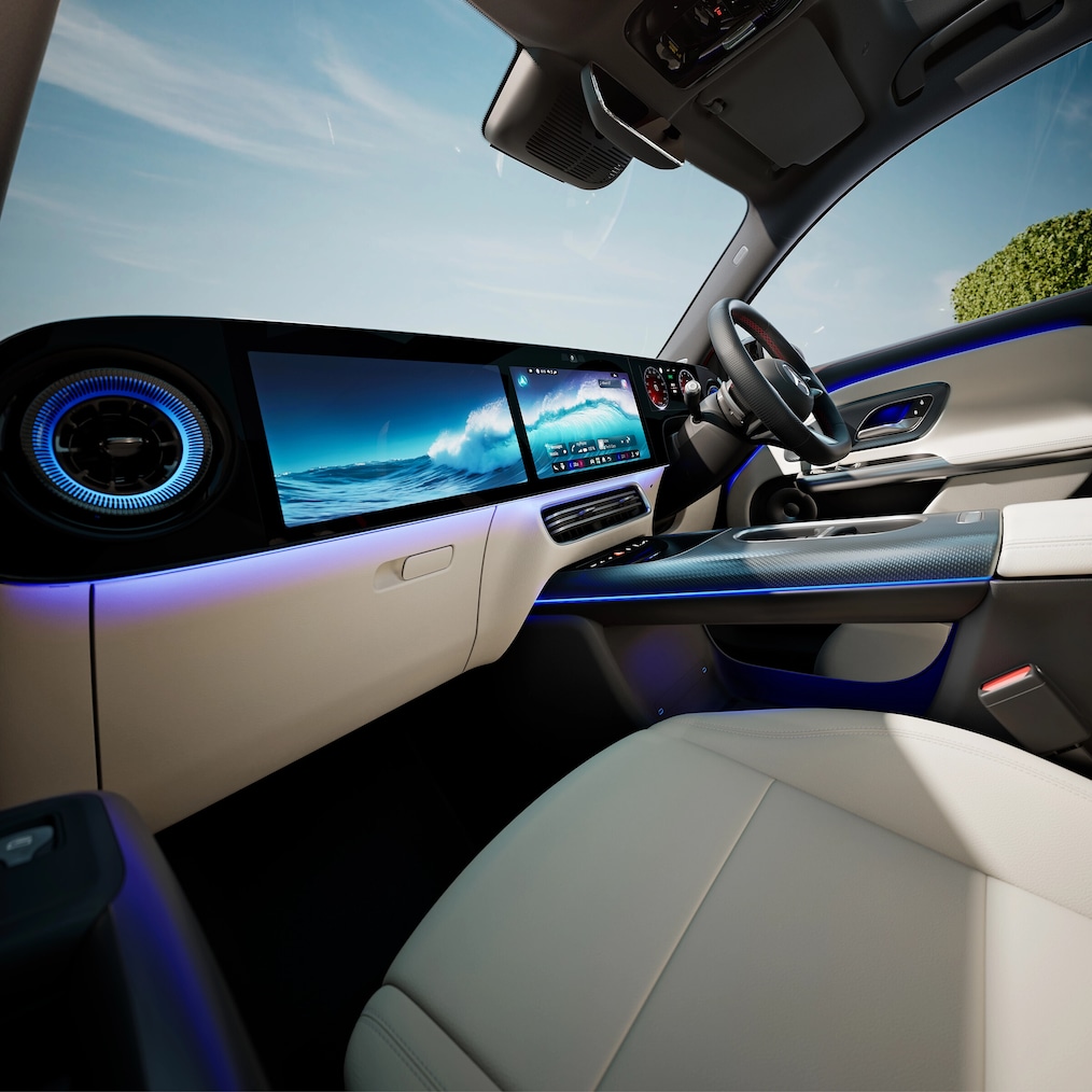 The SKY CONTROL panoramic roof of the GLB from Mercedes-Benz.