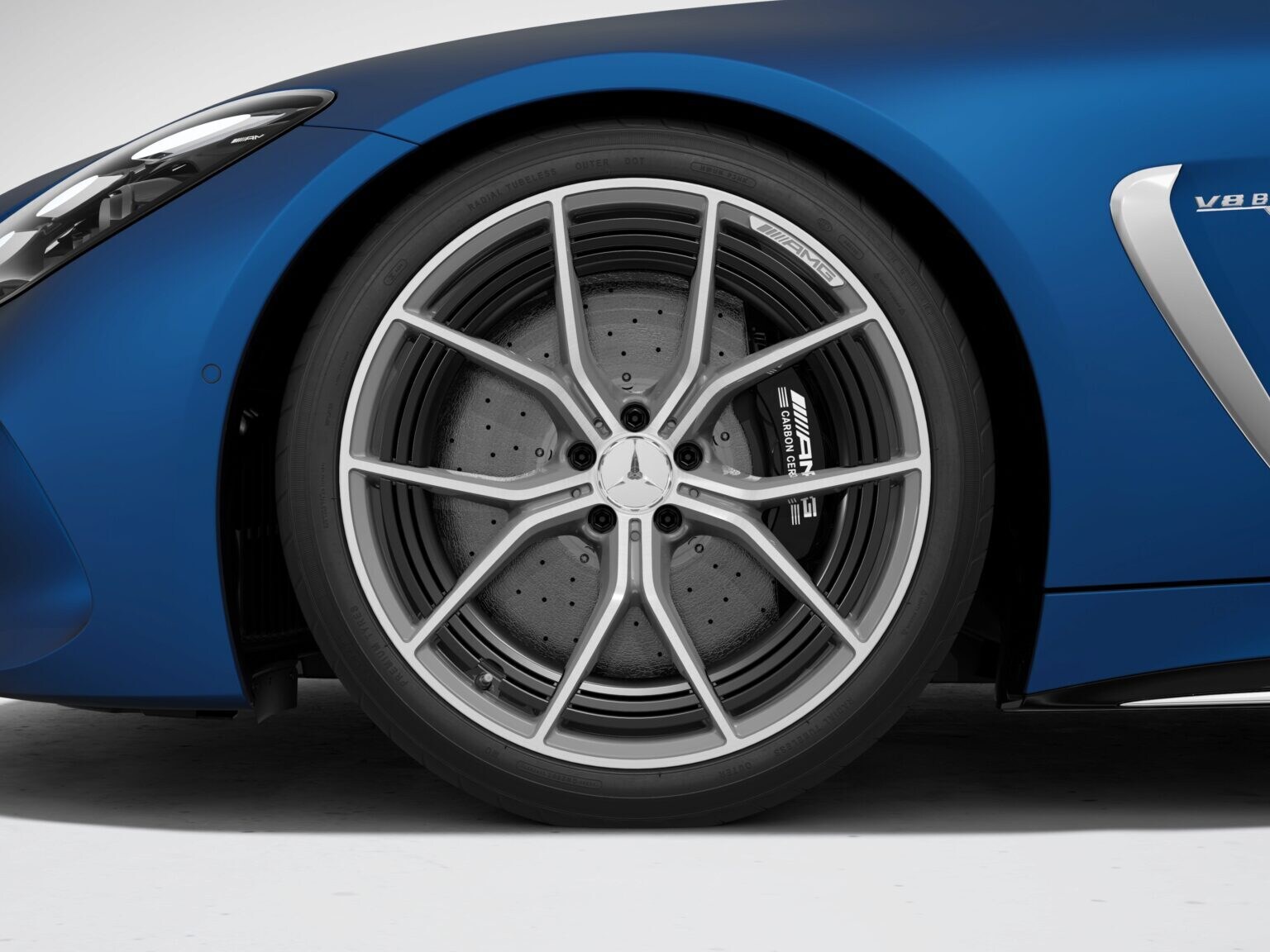 53.3 cm (21-inch) AMG 5-twin-spoke forged wheels