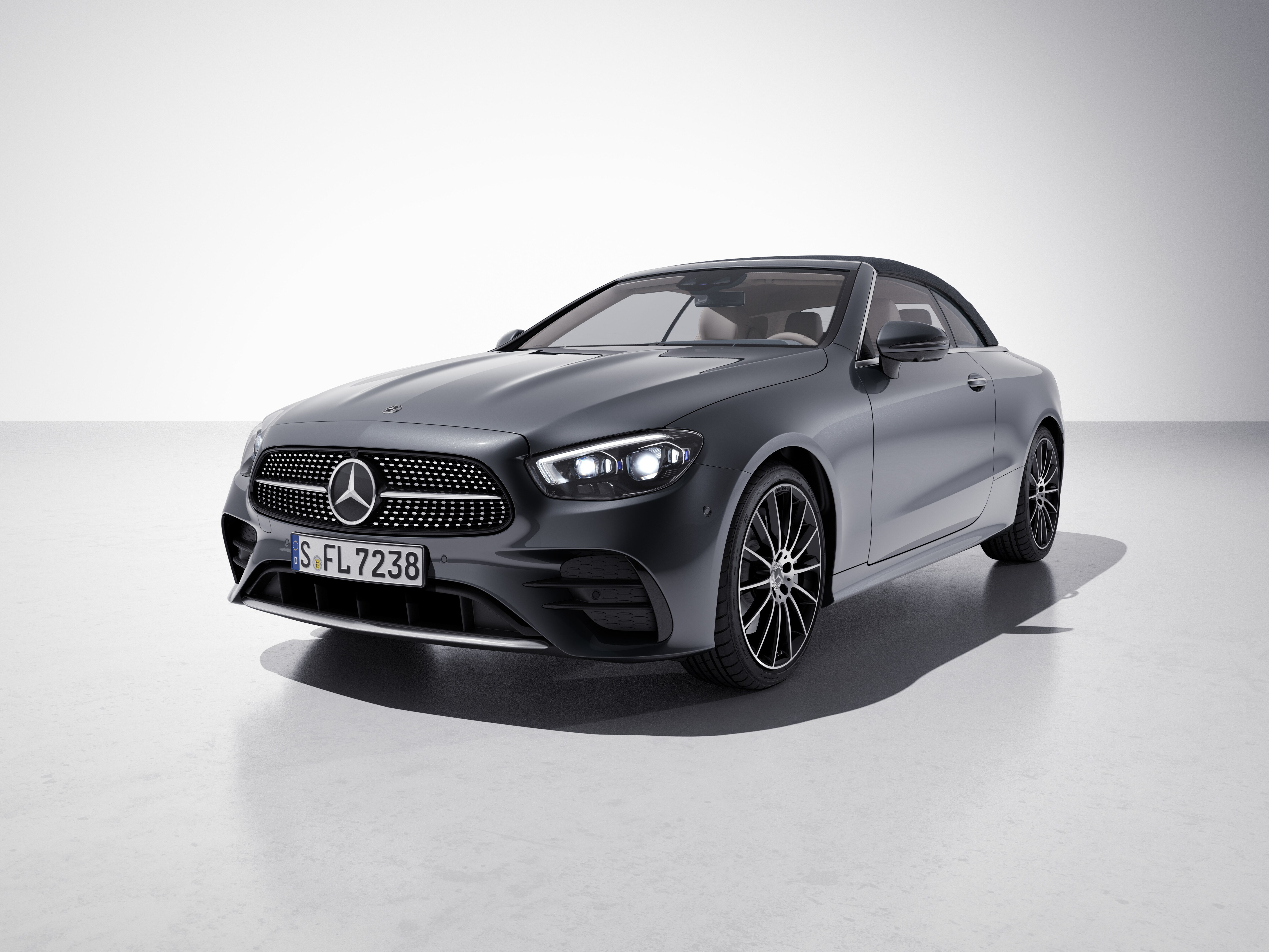 The exterior of the E-Class Cabriolet  from Mercedes-Benz with the AMG Line equipment line.