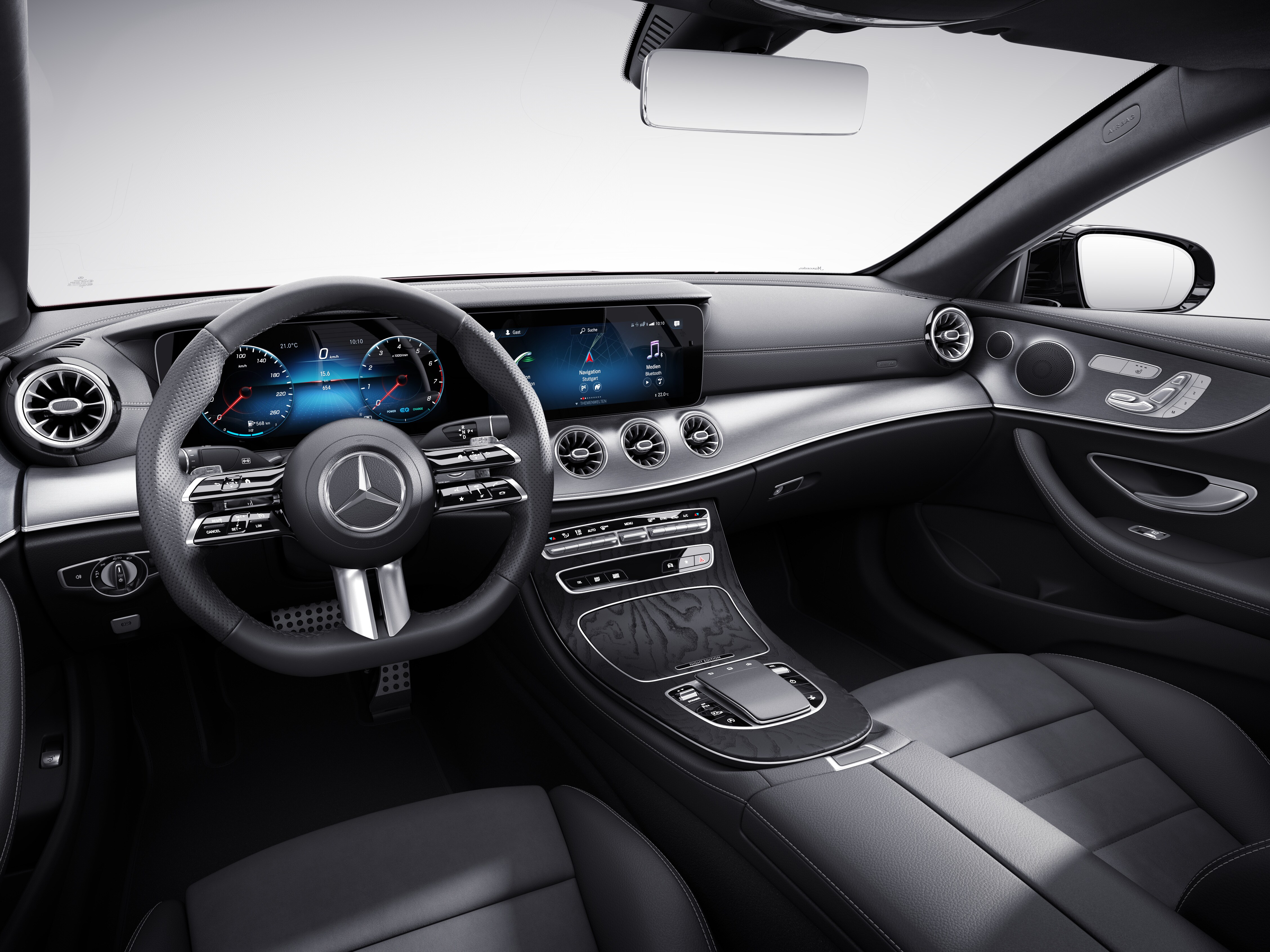 The interior of the E-Class Cabriolet from Mercedes-Benz with the AMG Line equipment line.
