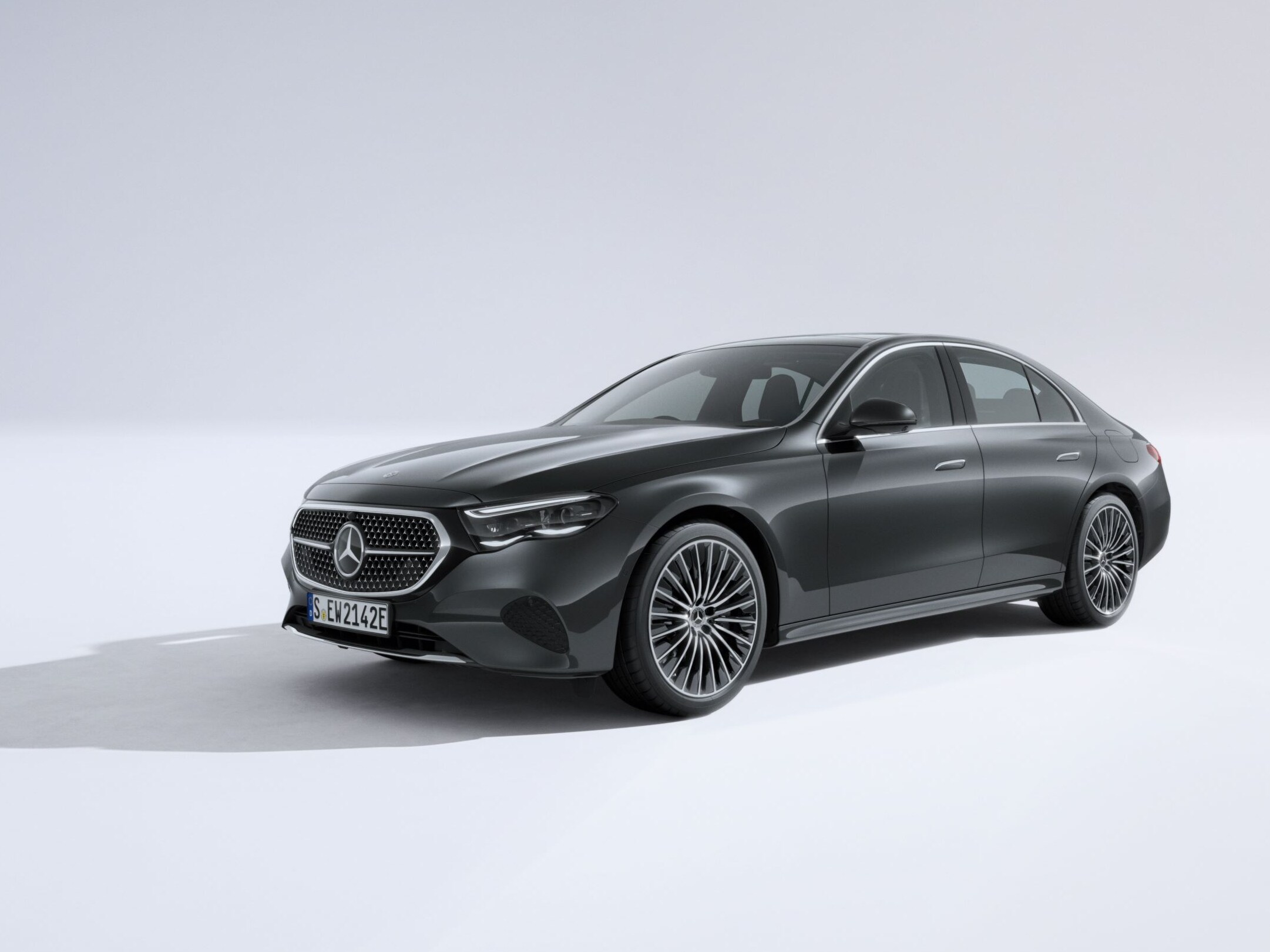The exterior of the new E-Class Saloon from Mercedes Benz with the AVANTGARDE equipment line.