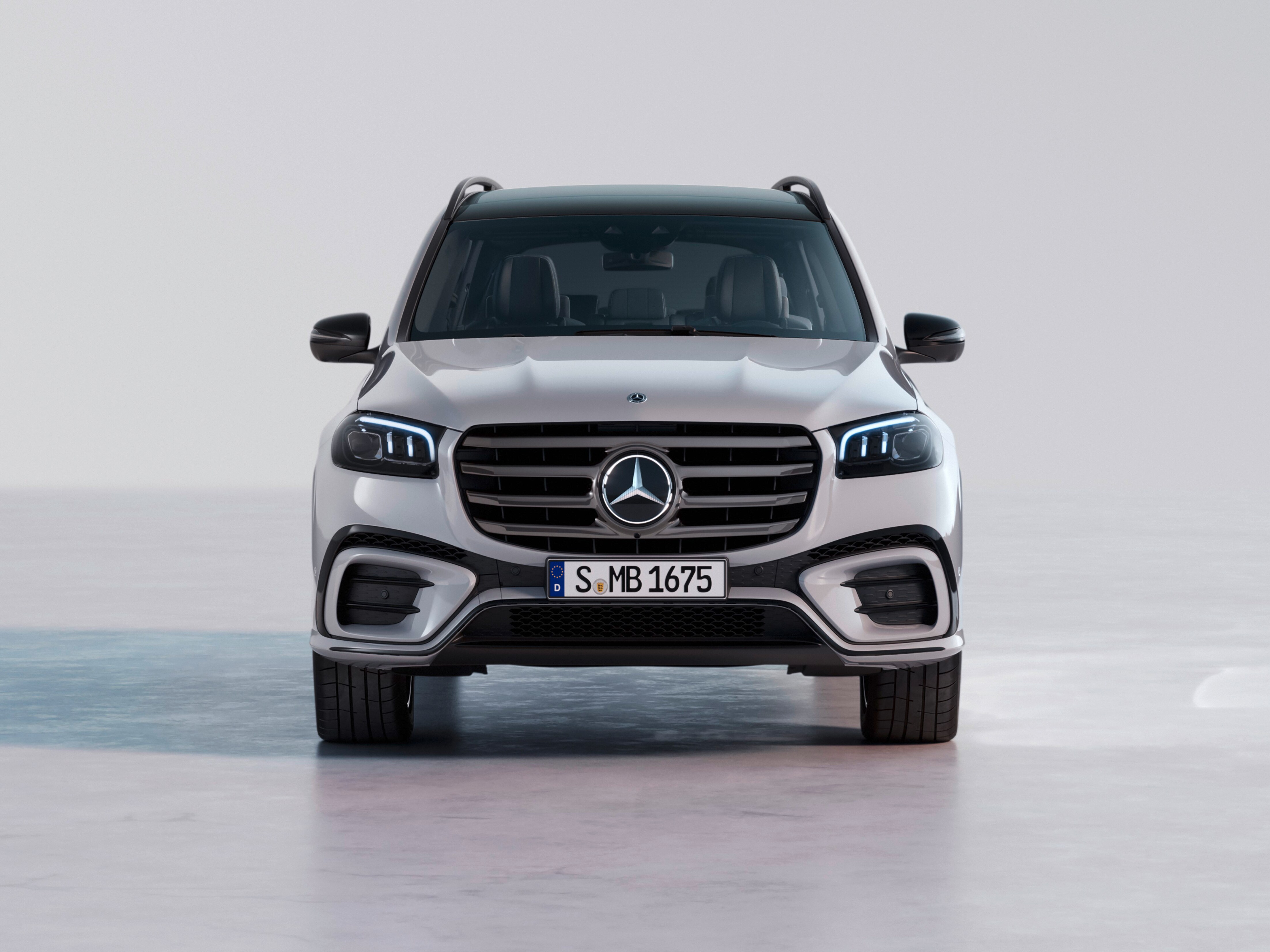 Mặt trước của xe GLS mới của Mercedes-Benz.