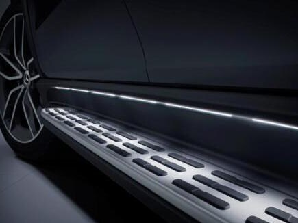 Aluminium-look, illuminated running boards with rubber studs.