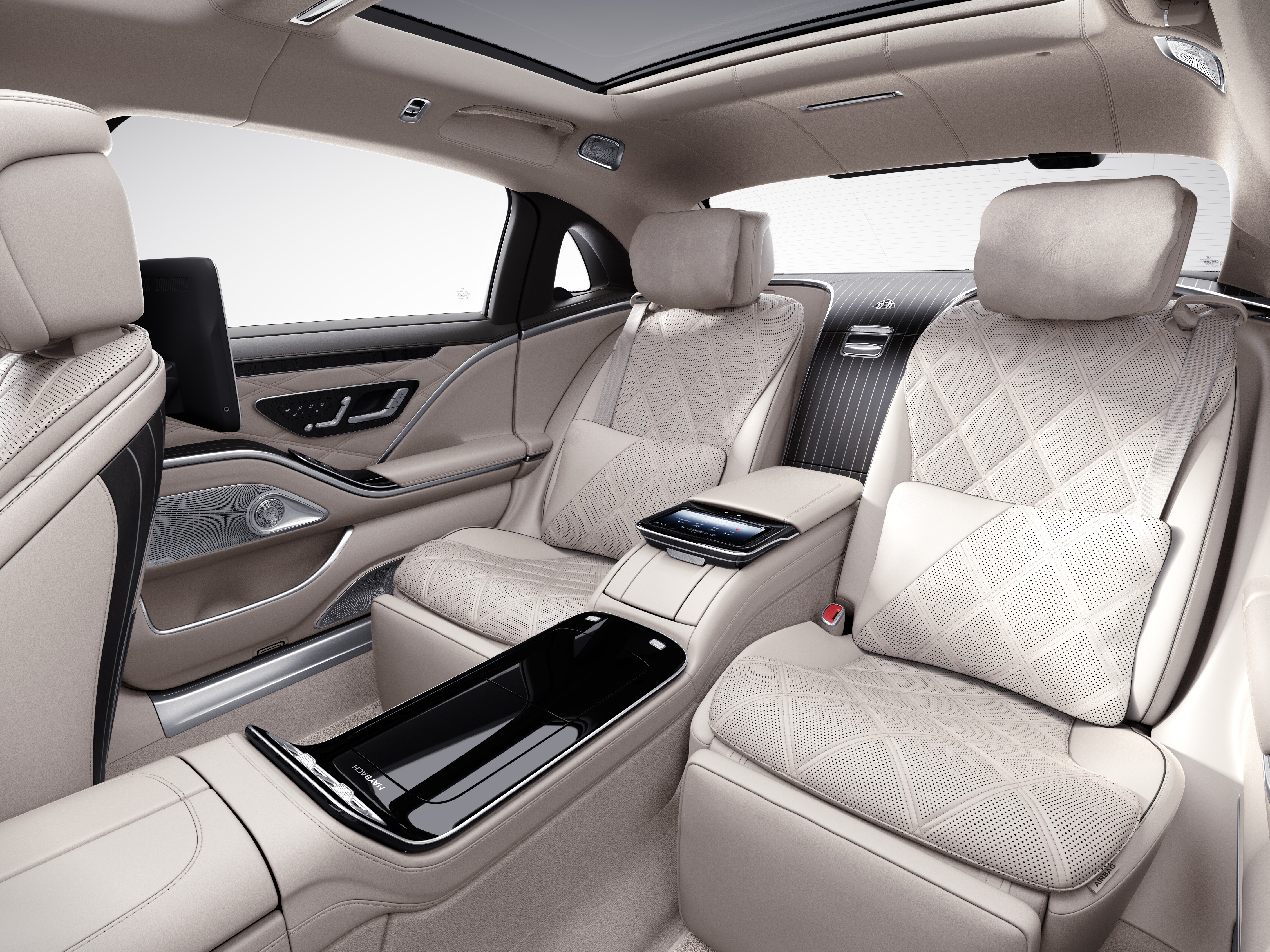 Rear area of the Mercedes-Maybach S-Class with continuous Business centre console.