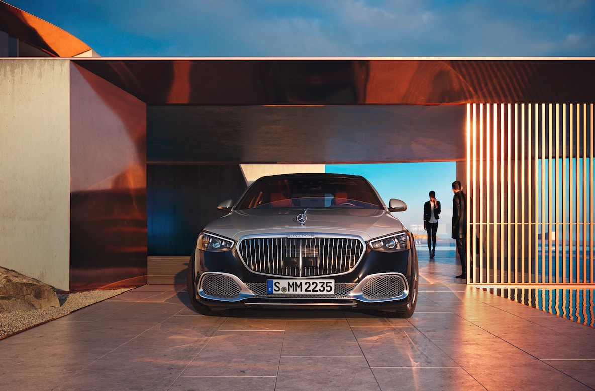 Frontal side view of the S-Class from Mercedes-Maybach.