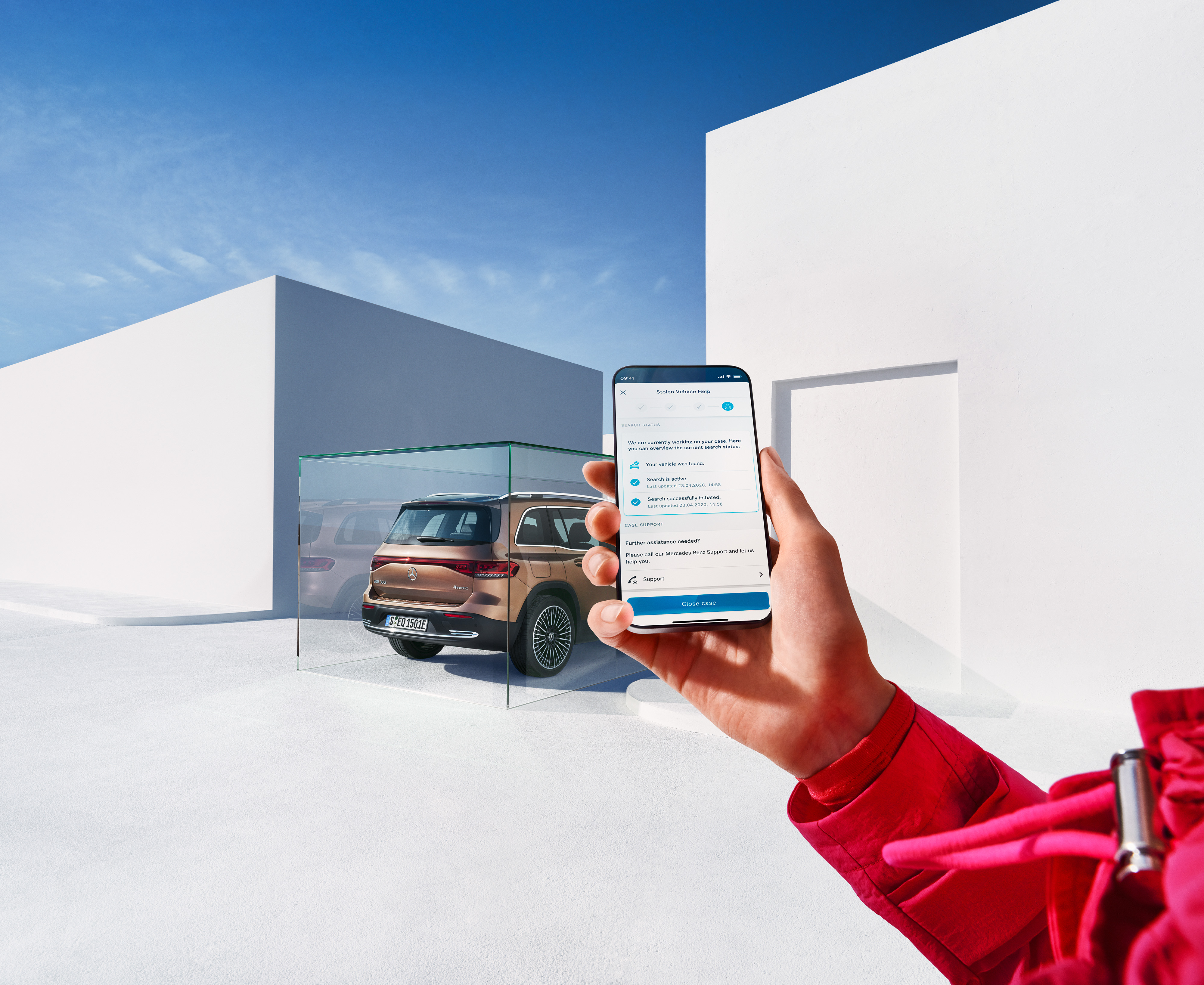 A woman is connected to her Mercedes-Benz using Digital Extras on her smartphone. A woman is connected to her Mercedes-Benz using Digital Extras on her smartphone.