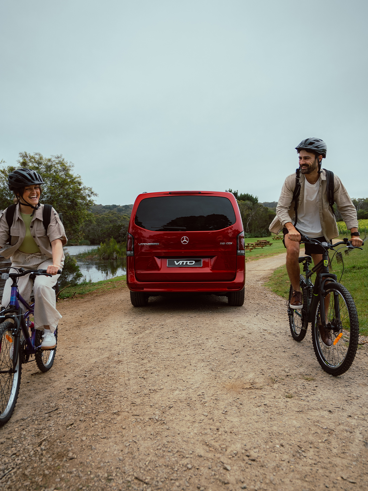 Vito Tourer A couple riding their bicycles