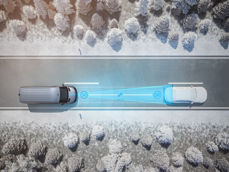 Active Distance Assist DISTRONIC can maintain the distance to the vehicle ahead set by the driver.
