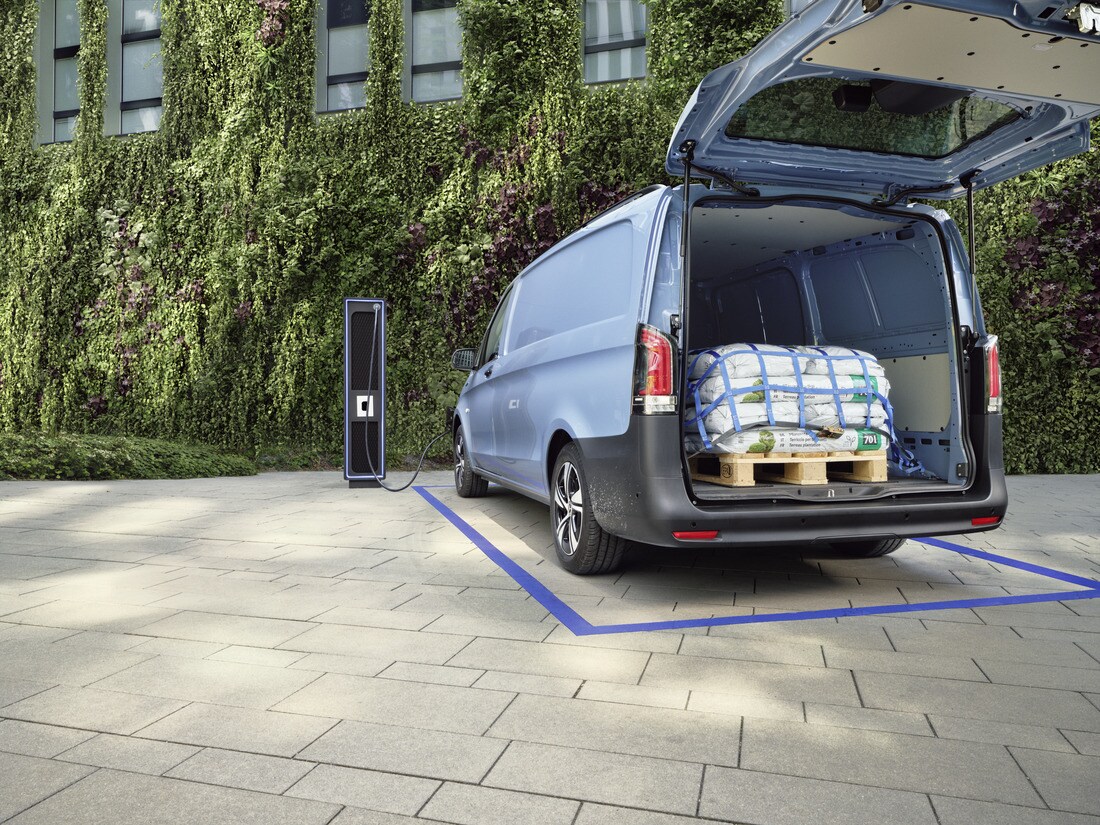 With a standard lease, you pay a fixed instalment every month over a contractually fixed period.