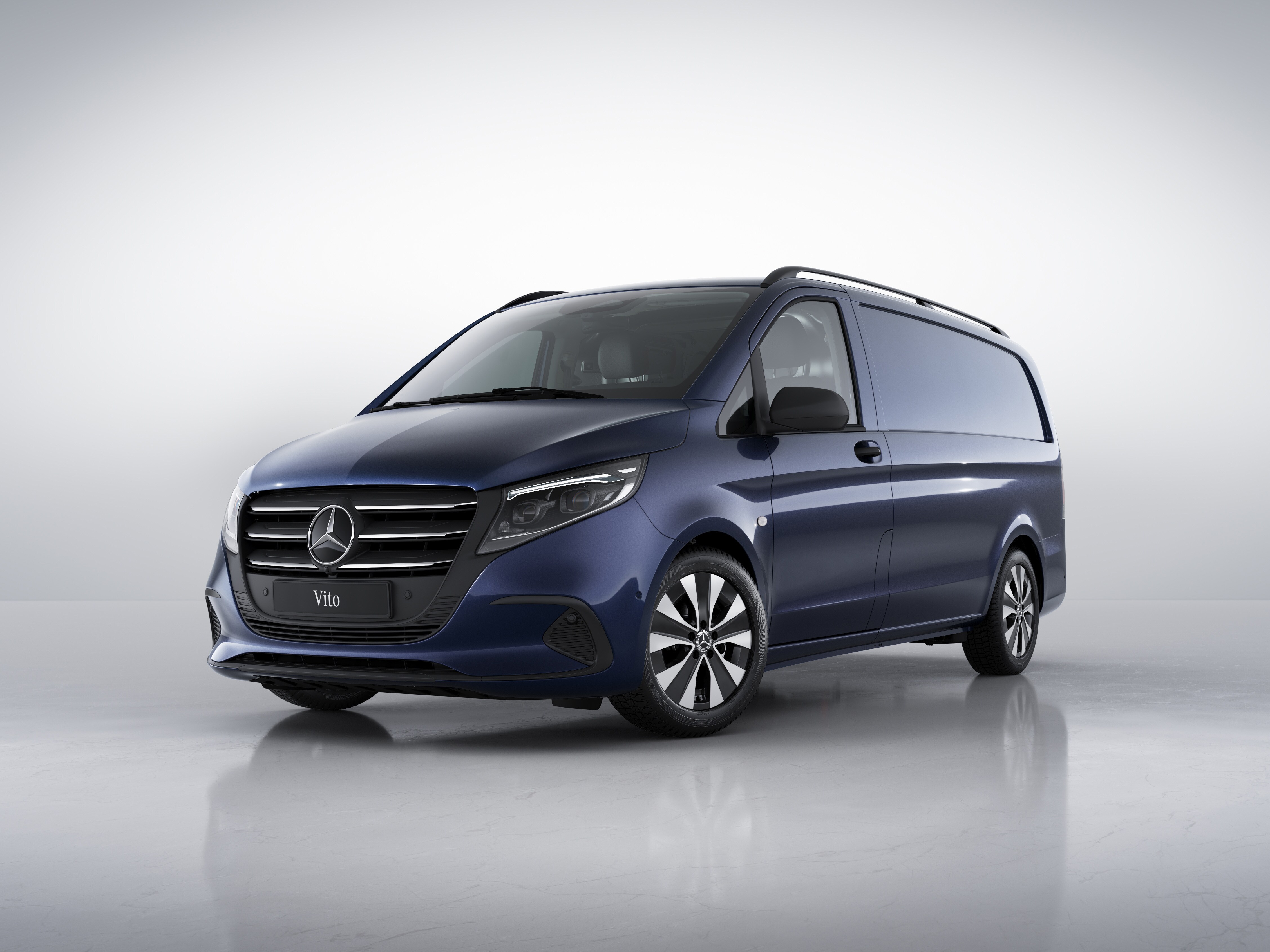 The Vito panel van SELECT impresses with powerful technology and attractive design - both inside and out.