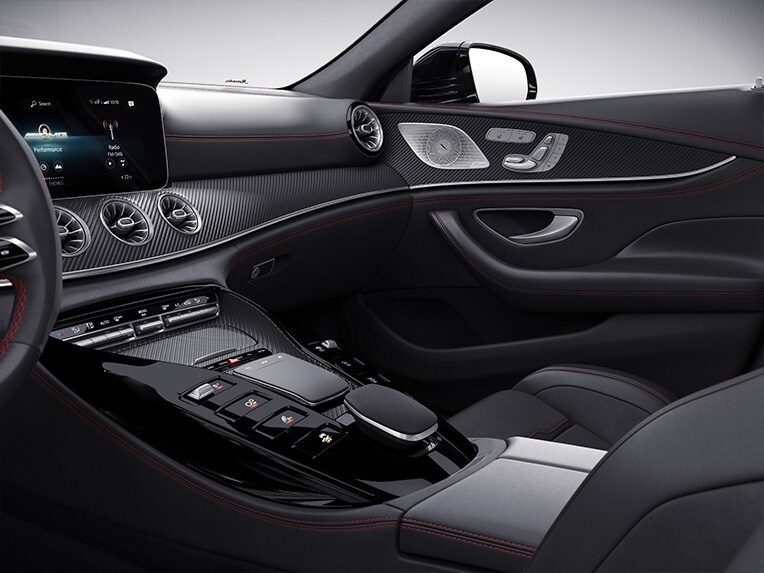 The AMG trim elements in matt carbon fibre in the Mercedes-AMG GT 63 S E PERFORMANCE.