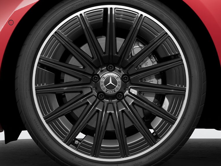 The brake system with larger brake disks on the front axle of the CLE Cabriolet from Mercedes-Benz.