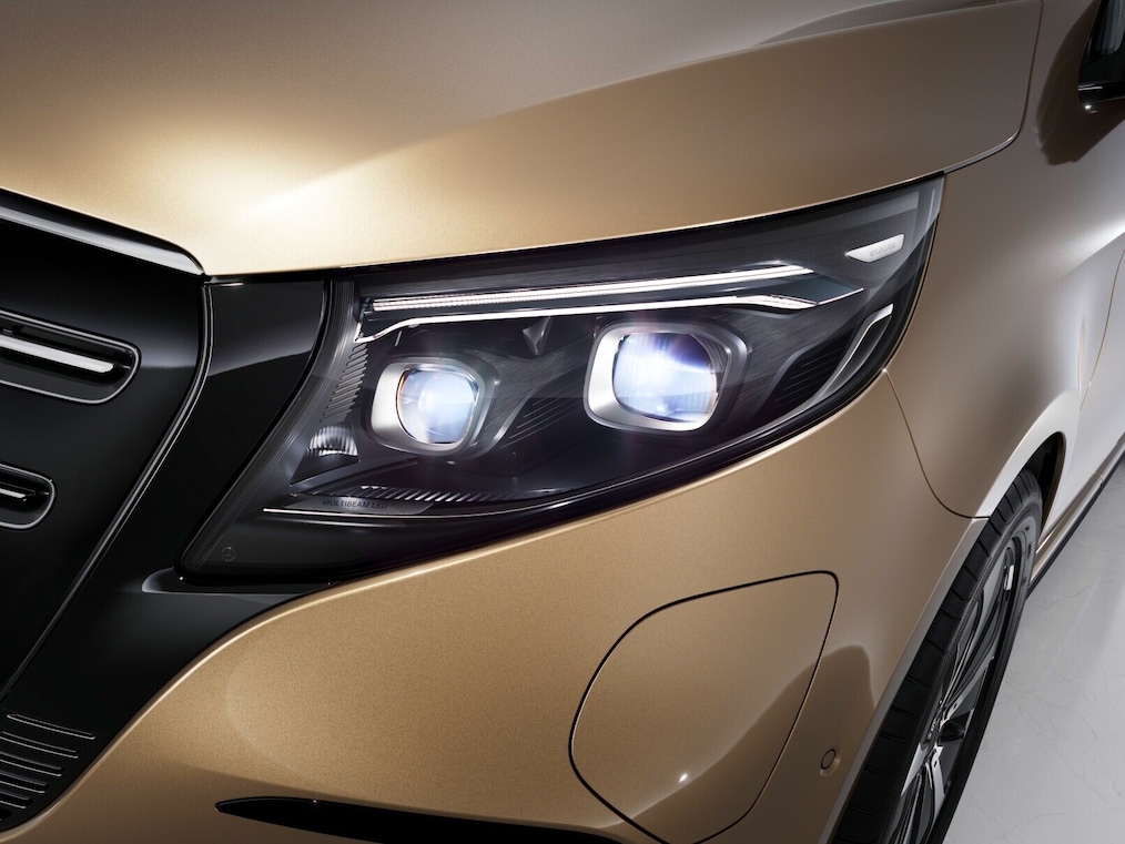 Benefit from excellent visibility with the MULTIBEAM LED headlamps with High Beam Assist PLUS - whether on motorways, country roads or in city traffic.