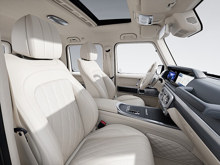 The Mercedes-Benz all-electric G-Class with the SUPERIOR Line equipment in the vehicle interior.