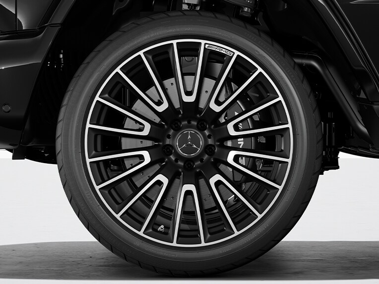 The AMG front and rear brake callipers painted in black of the Mercedes-AMG G-Class.