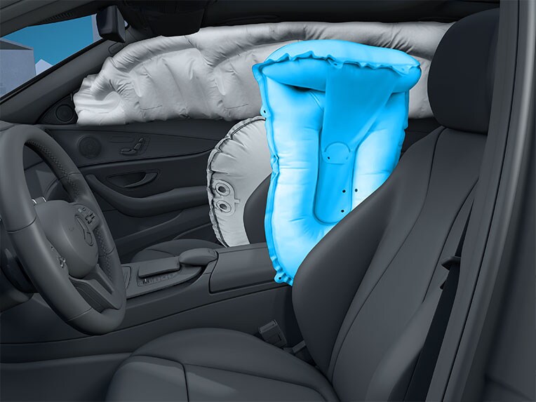 How the centre airbag system works in the Mercedes-Benz GLC Coupé.