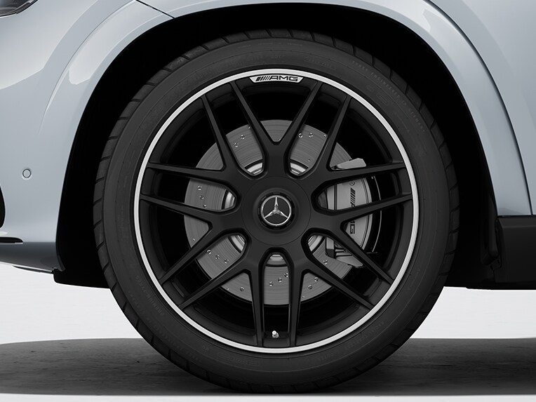 The 55.9 cm (22-inch) AMG forged wheels in cross-spoke design for the new Mercedes-AMG GLE.