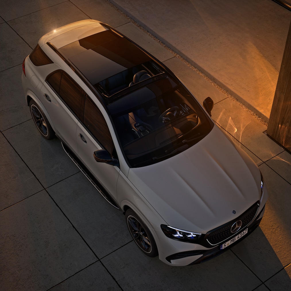 Option of a plug-in hybrid powertrain, bringing together electric driving, long-distance comfort and everyday versatility..
