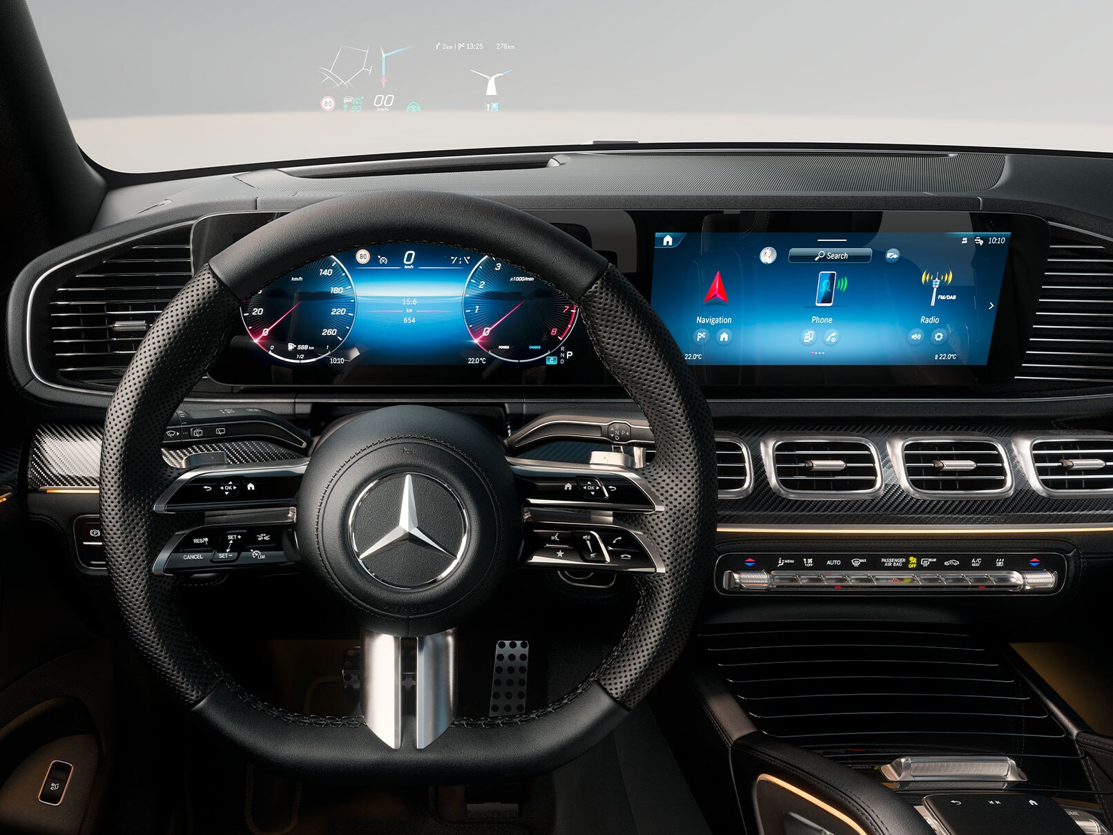 Màn hình hiển thị thông tin trên xe GLS mới của Mercedes-Benz.