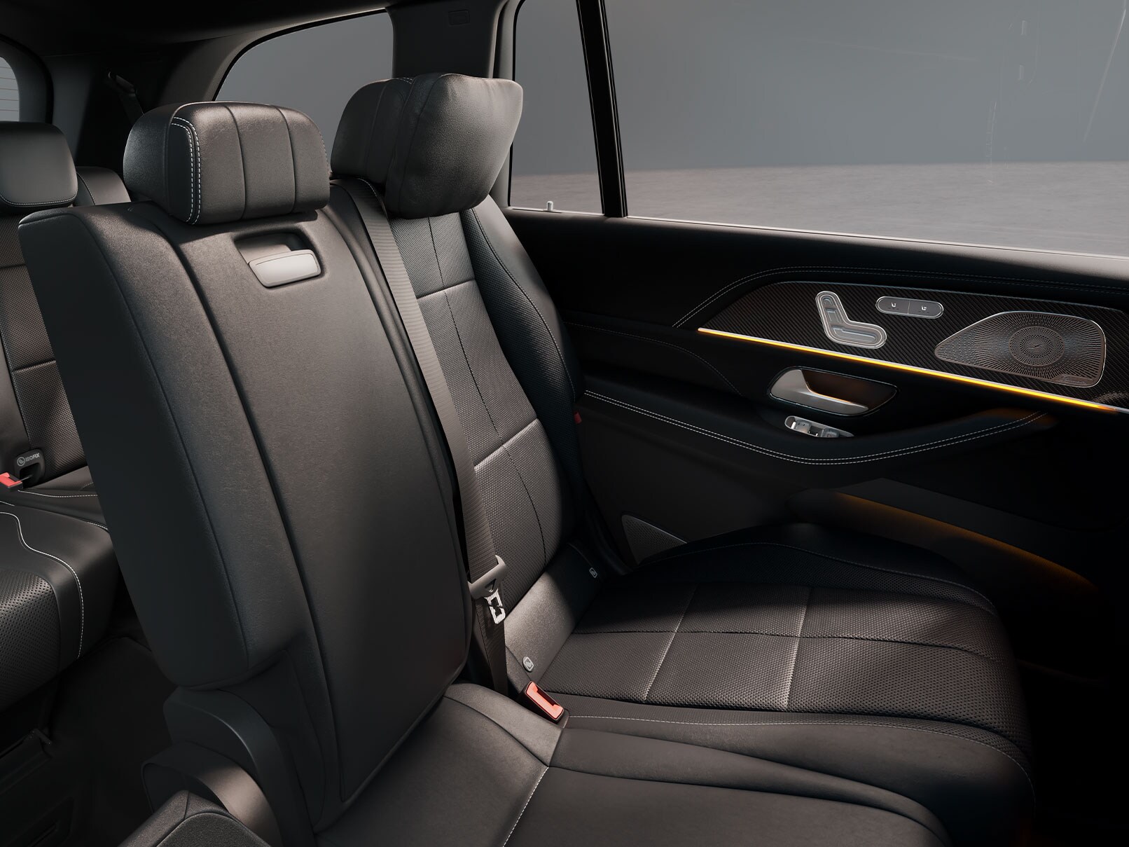 Ghế đa đường viền ở phía sau xe Mercedes-Benz GLS.