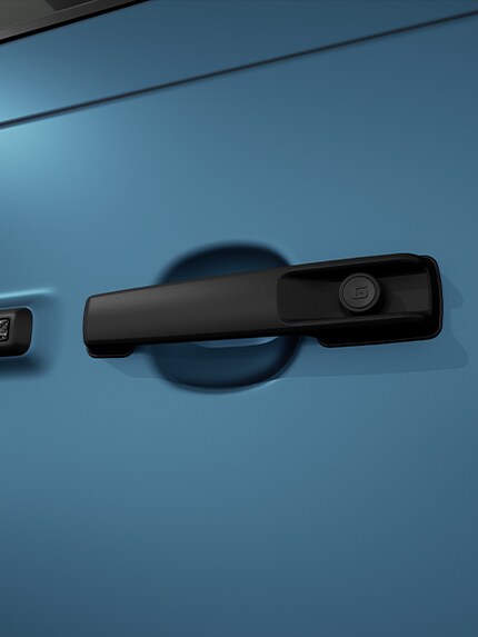 The MANUFAKTUR Logo Package in black of the Mercedes-Benz G-Class.