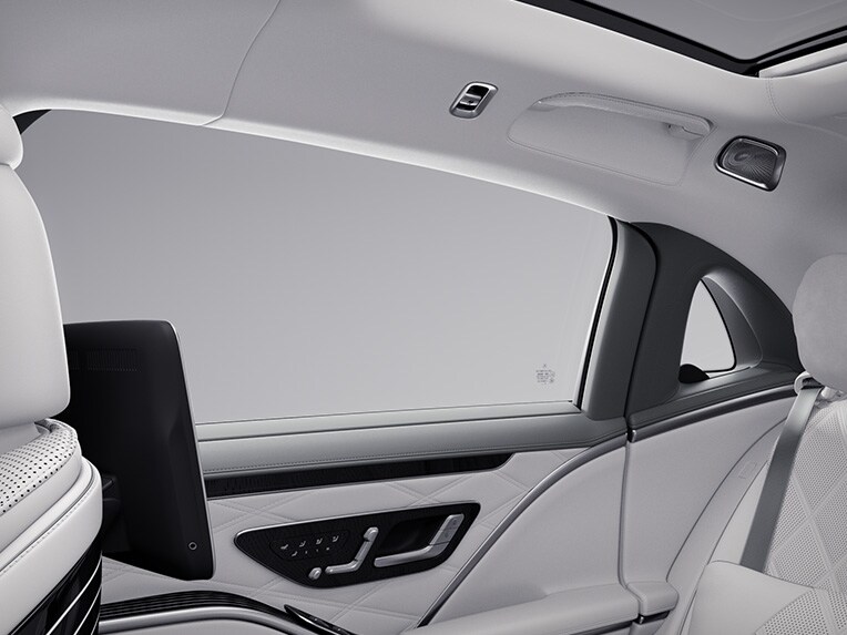 Seat belt feeders in the rear of the Mercedes-Maybach S-Class