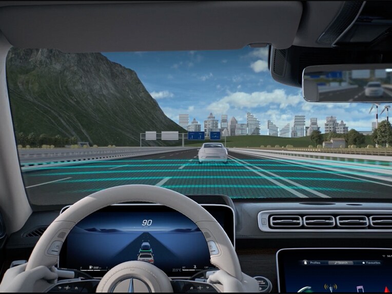 How Active Distance Assist DISTRONIC works in the Mercedes-Benz S-Class Sedan.