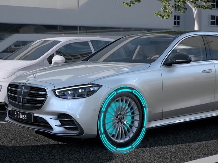 The video shows functions of PRE-SAFE® Plus in the Mercedes-Benz S-Class Sedan.