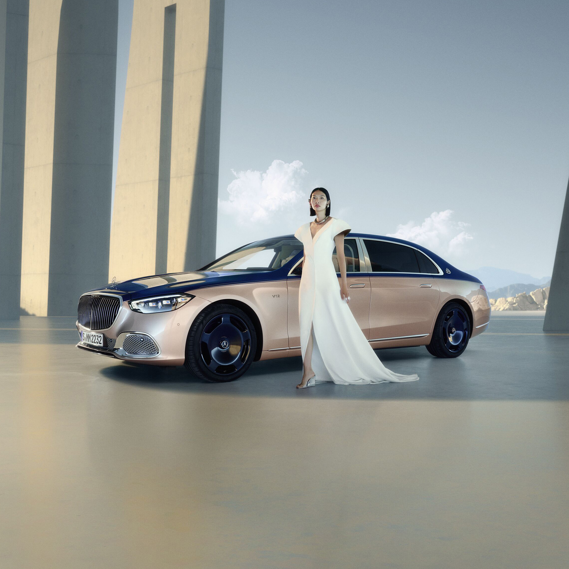 The brand | SL 680 | Mercedes-Maybach The Mercedes-Maybach S-Class in a side view.