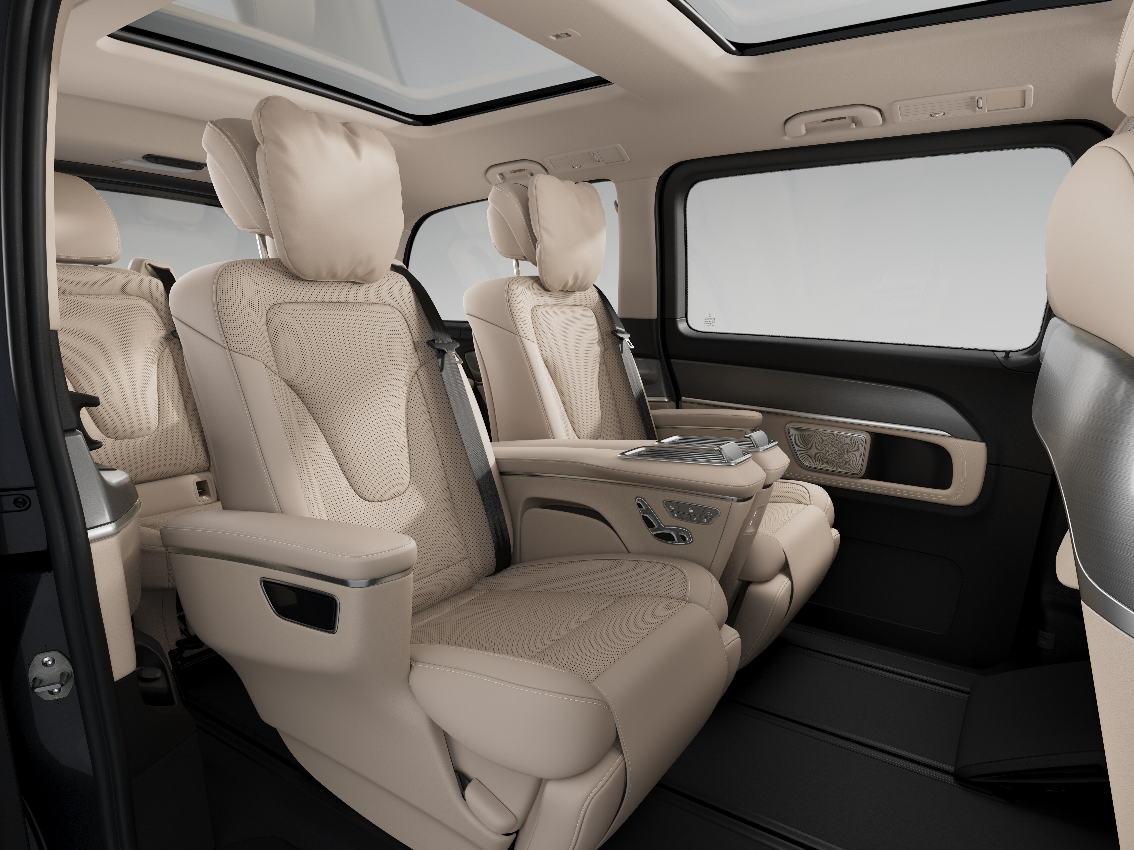 Relax, recover, feel good: the luxury seat indulges the rear passengers with exceptional comfort.