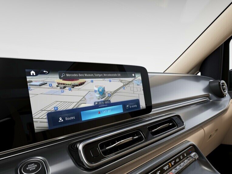 Save time thanks to fast Mercedes-Benz Navigation with flexible input via touch control or voice input.