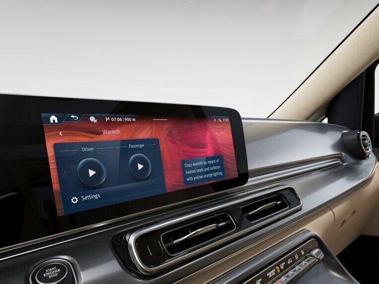 With MBUX (Mercedes-Benz User Experience), you get an intelligent and expandable multimedia system.
