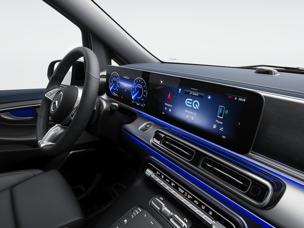 With the Widescreen Cockpit, the instrument display and media display merge into a single visual unit under a continuous glass surface.