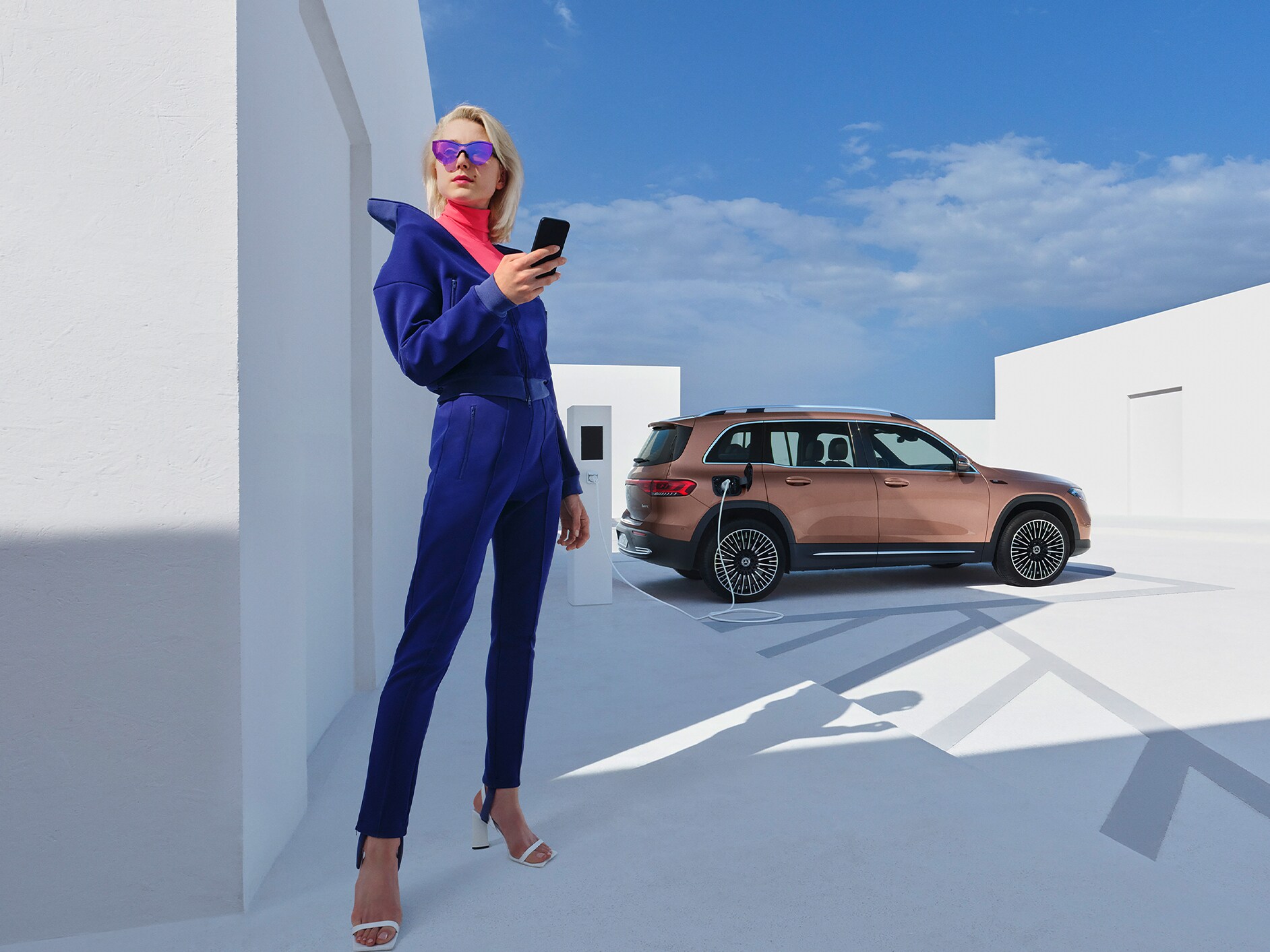 Man connecting his smartphone to his vehicle to use the Standard Services.