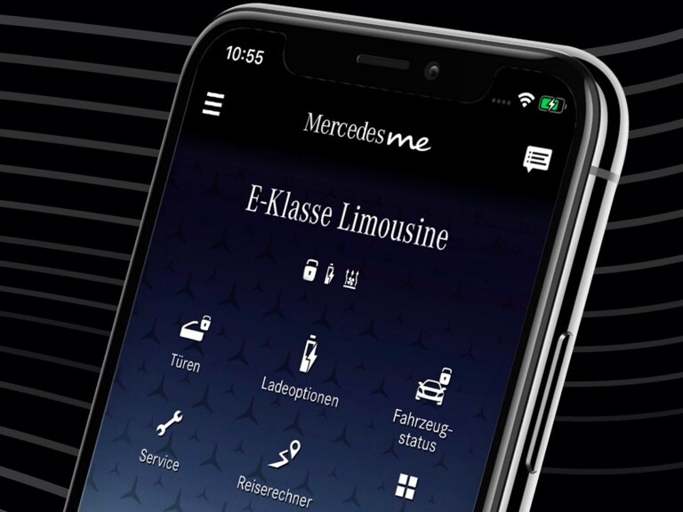 The menu of the Mercedes-Benz App displays the available functions of the Navigation, Remote and Urban Guard Digital Extras on a smartphone.
